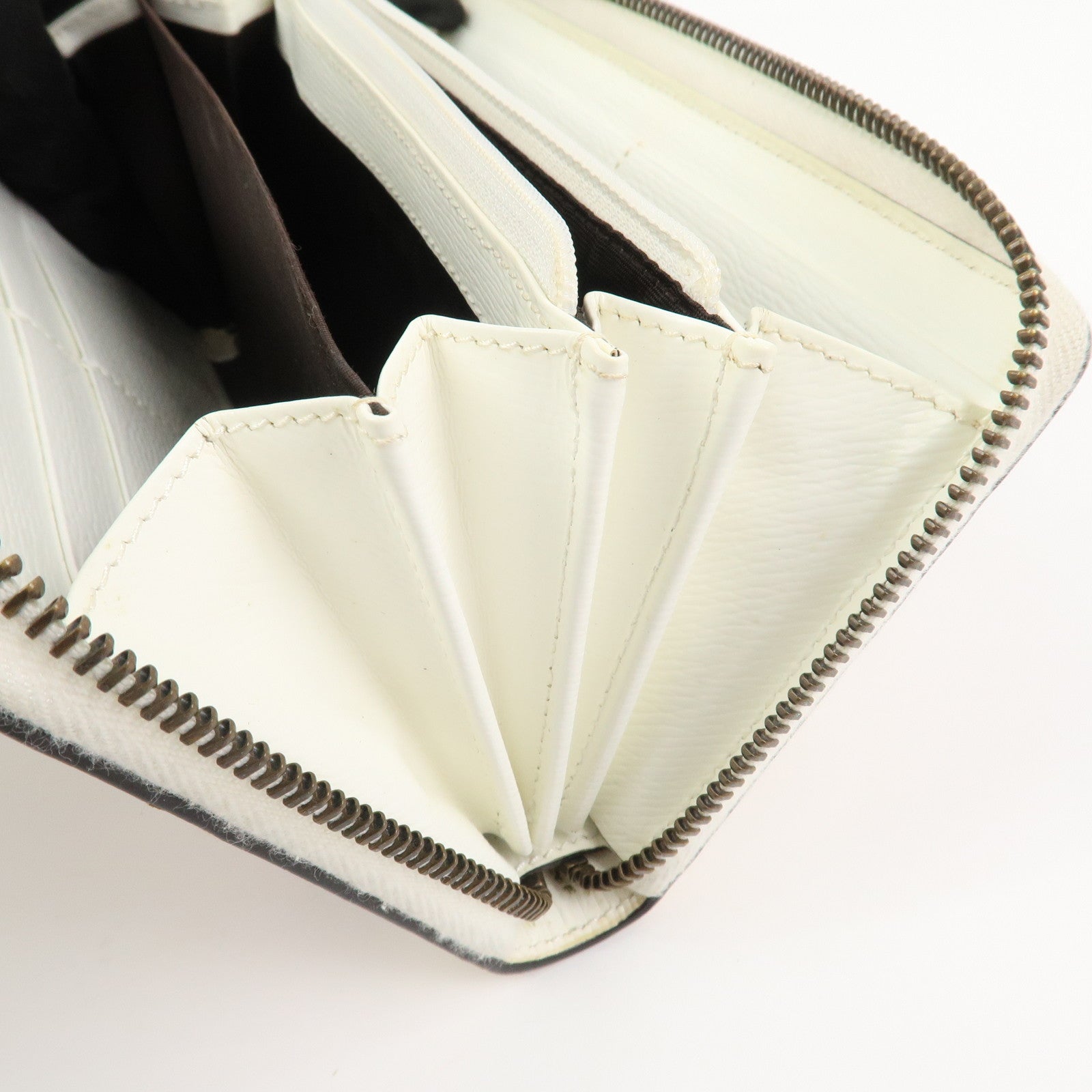 GUCCI Leather Round Zippy Long Wallet White 410102