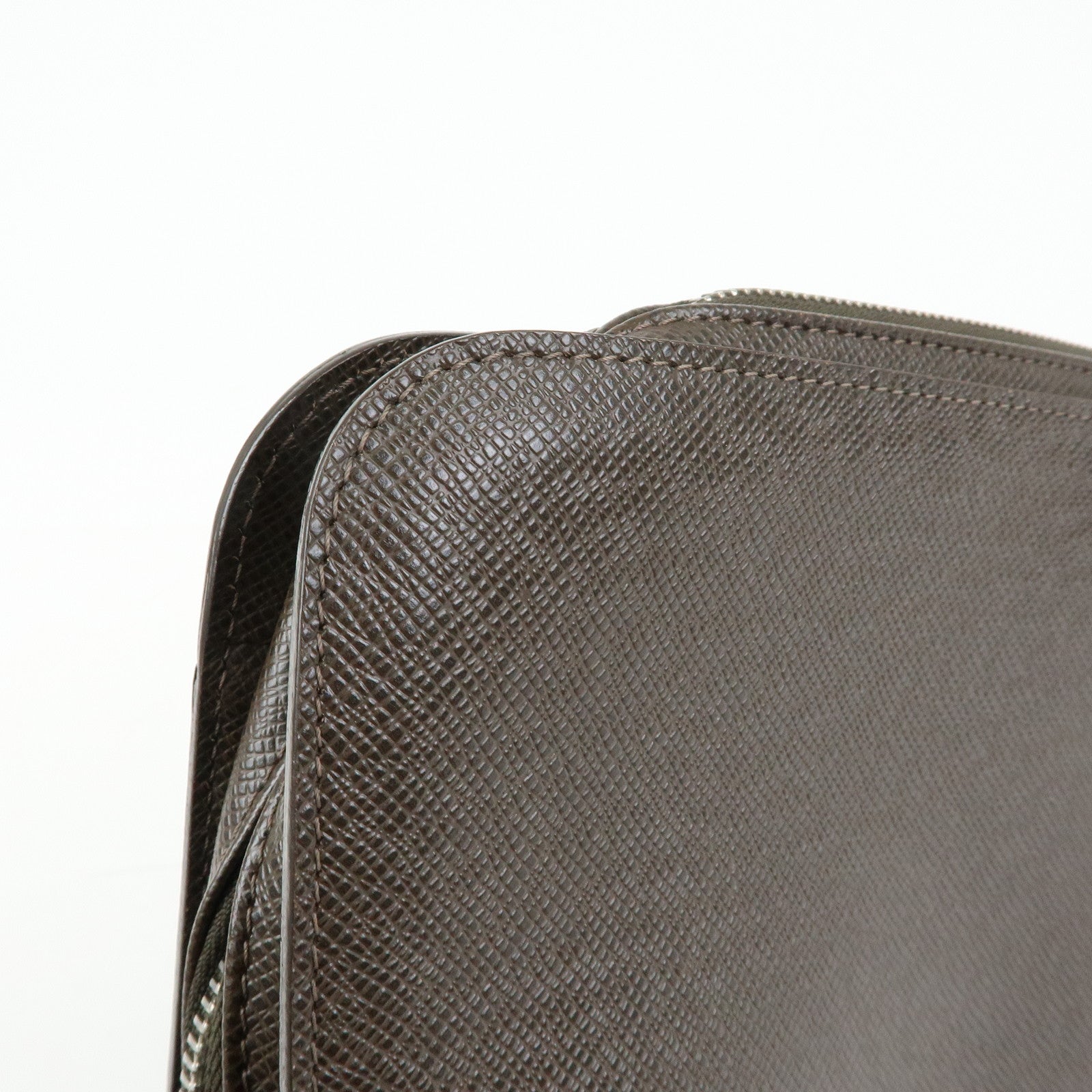 Louis Vuitton Taiga Baikal Clutch Bag Pouch Brown Grizzly M30188