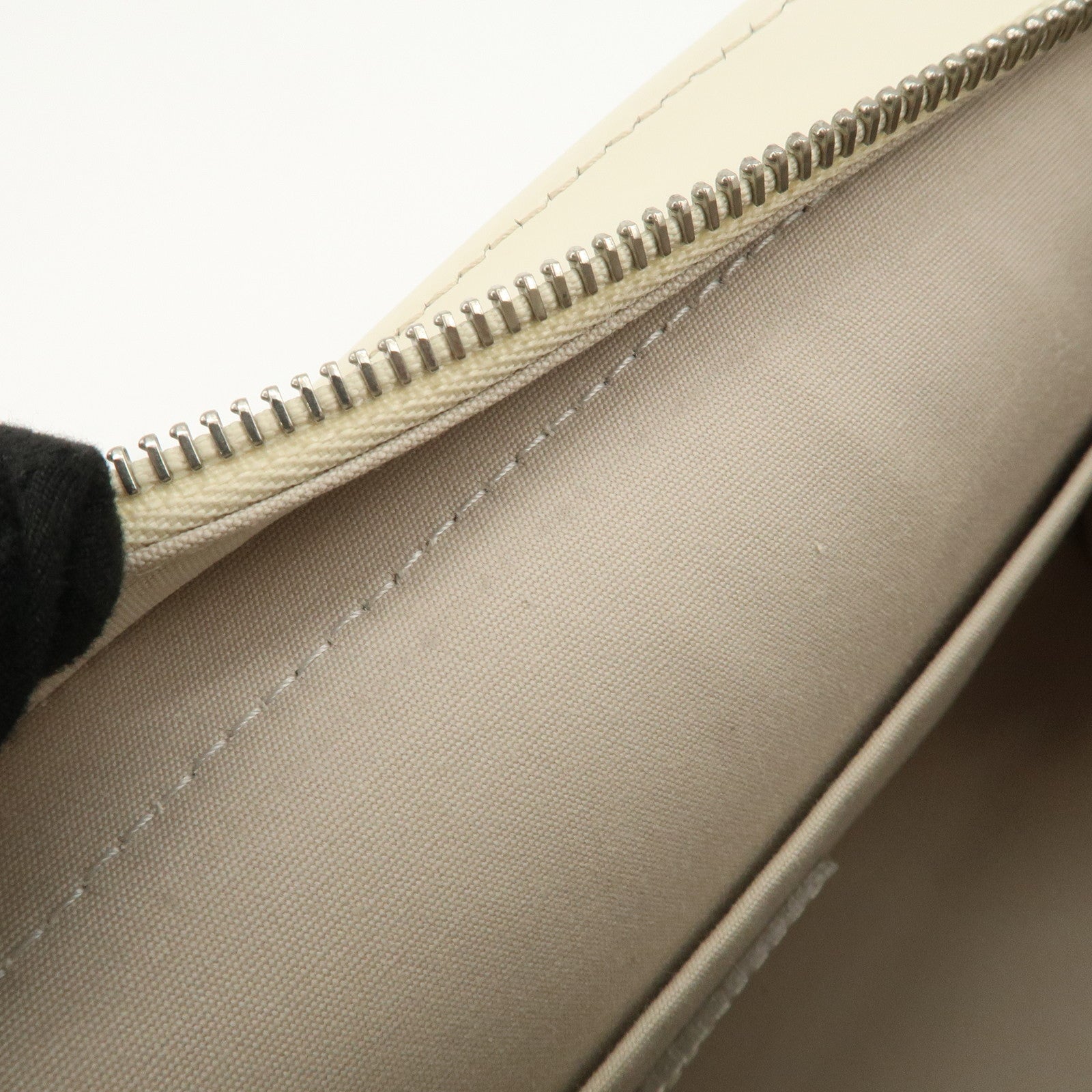 Louis Vuitton Epi Madeleine PM Hand Bag Ivoire White M5933J