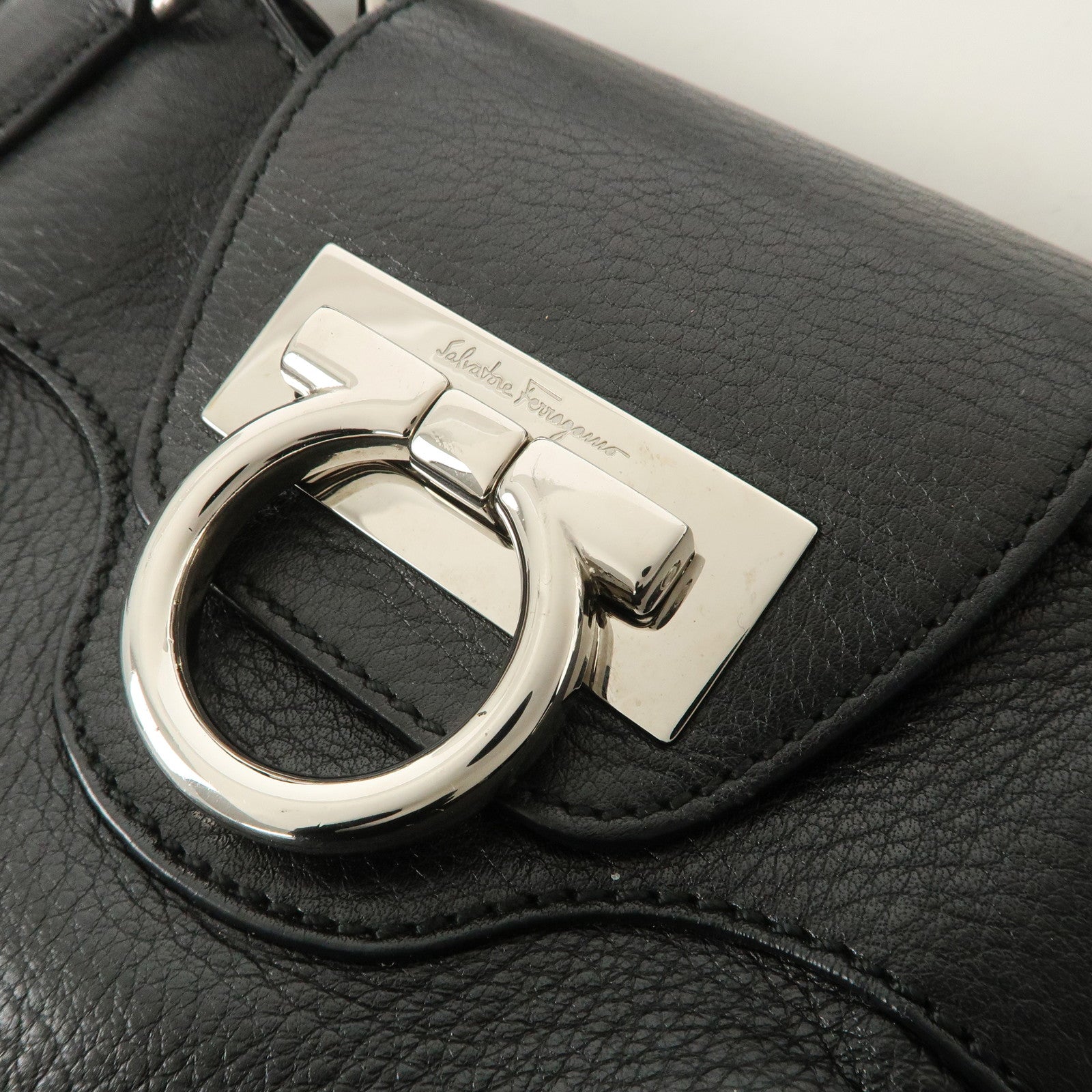 Ferragamo Gancini Leather Shoulder bag Hand Bag Black AU-21/6317 Used