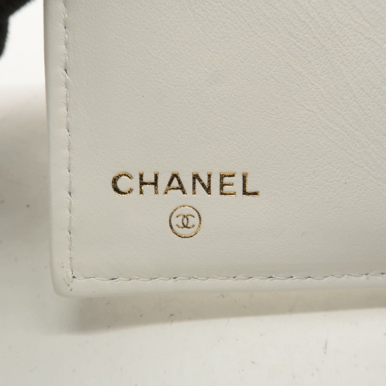 CHANEL Matelasse Caviar Skin Compact Wallet White A84029