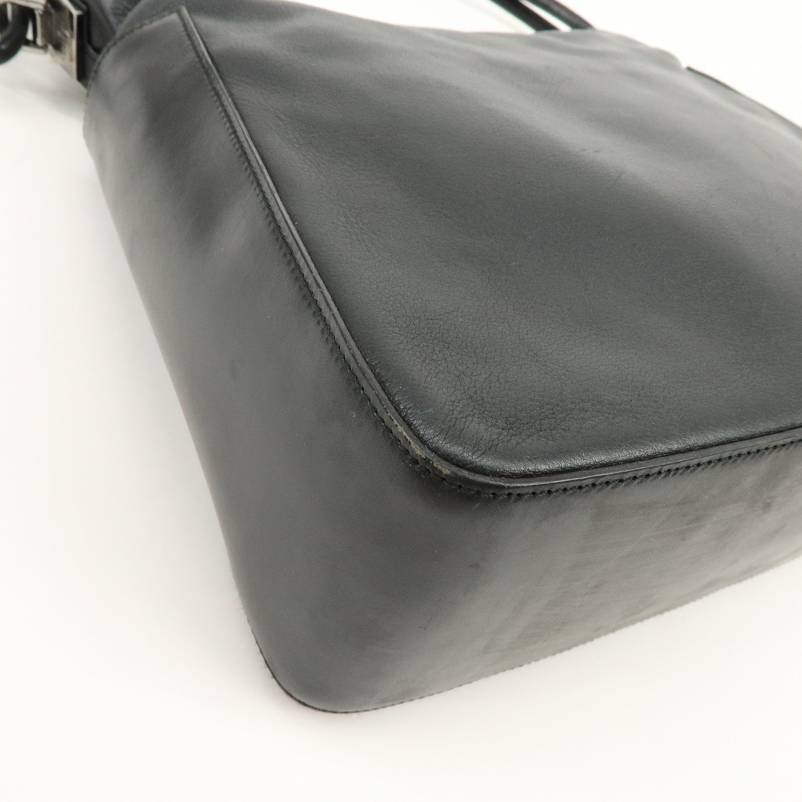 GUCCI Logo Leather Shoulder Bag Hand Bag Black 001.3766
