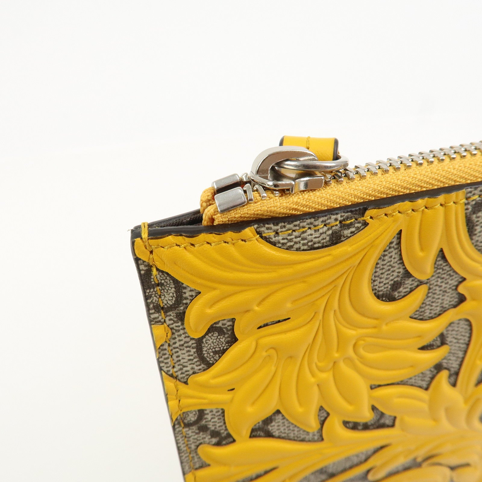 GUCCI GG Supreme Arabesque Leather Clutch Bag Beige Yellow 410810