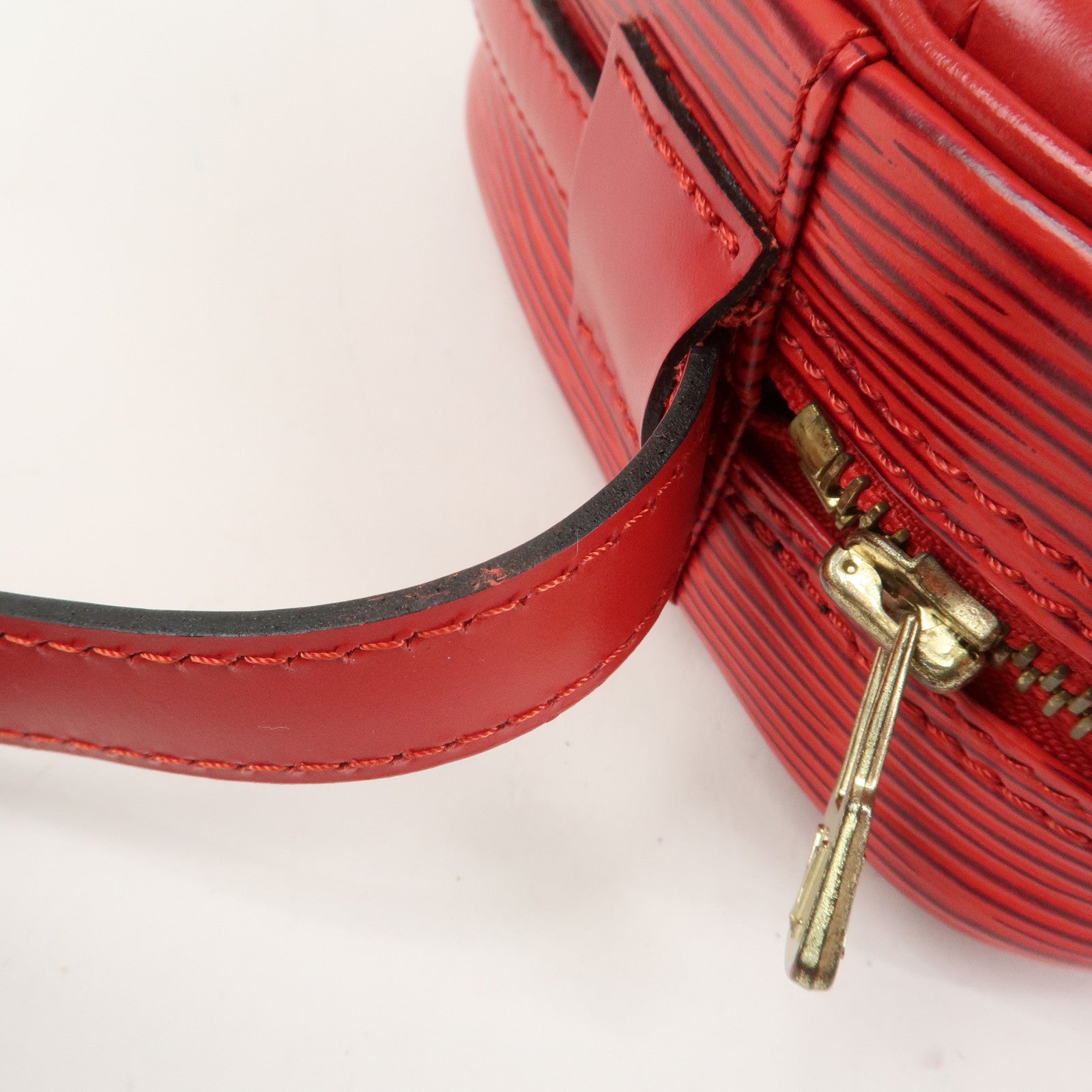 Louis Vuitton Epi Jeune Fille Shoulder Bag Castilian Red M52157