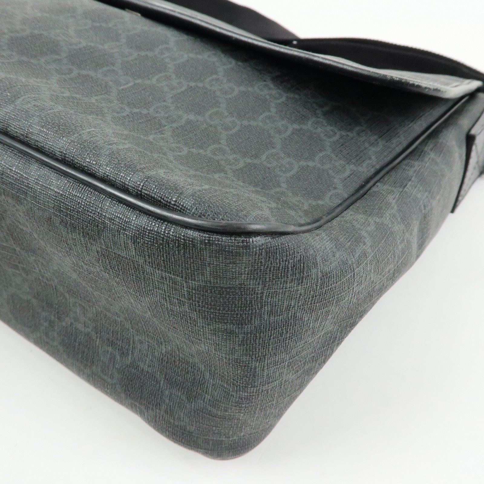 GUCCI GG Supreme Leather Shoulder Bag Crossbody Bag Black 169935