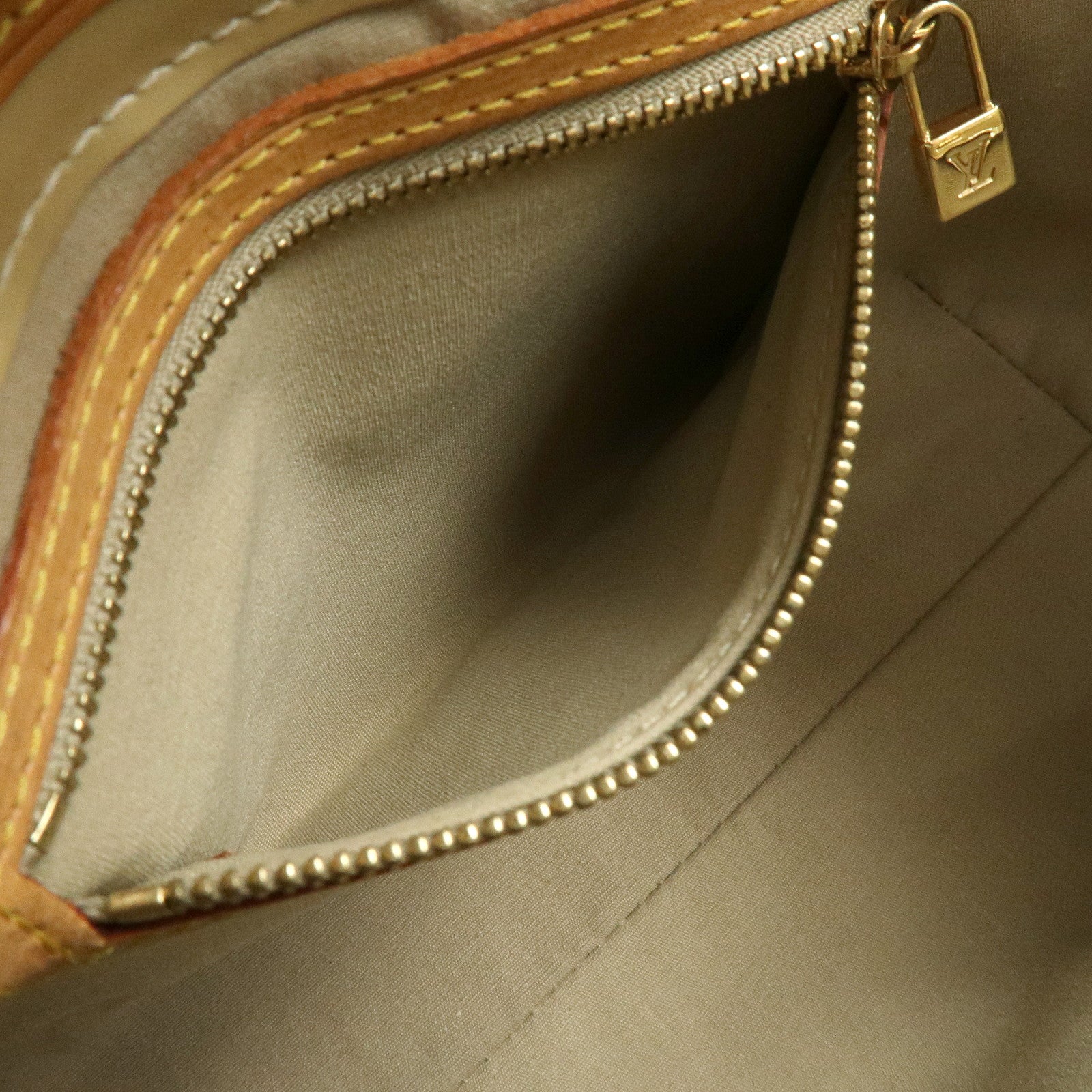 Louis Vuitton Monogram Vernis Reade PM Hand Bag Beige M91144