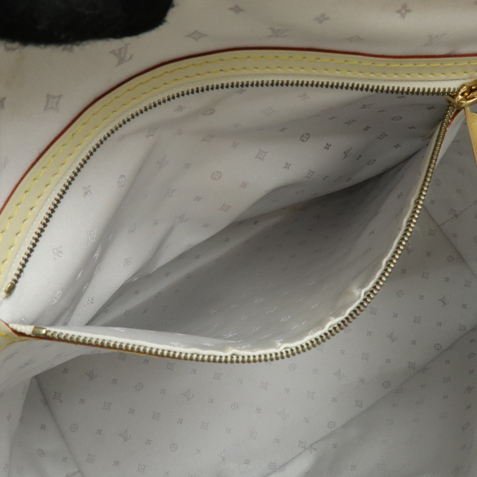 Louis Vuitton Suhari Lock It PM Hand Bag Blanc M91887