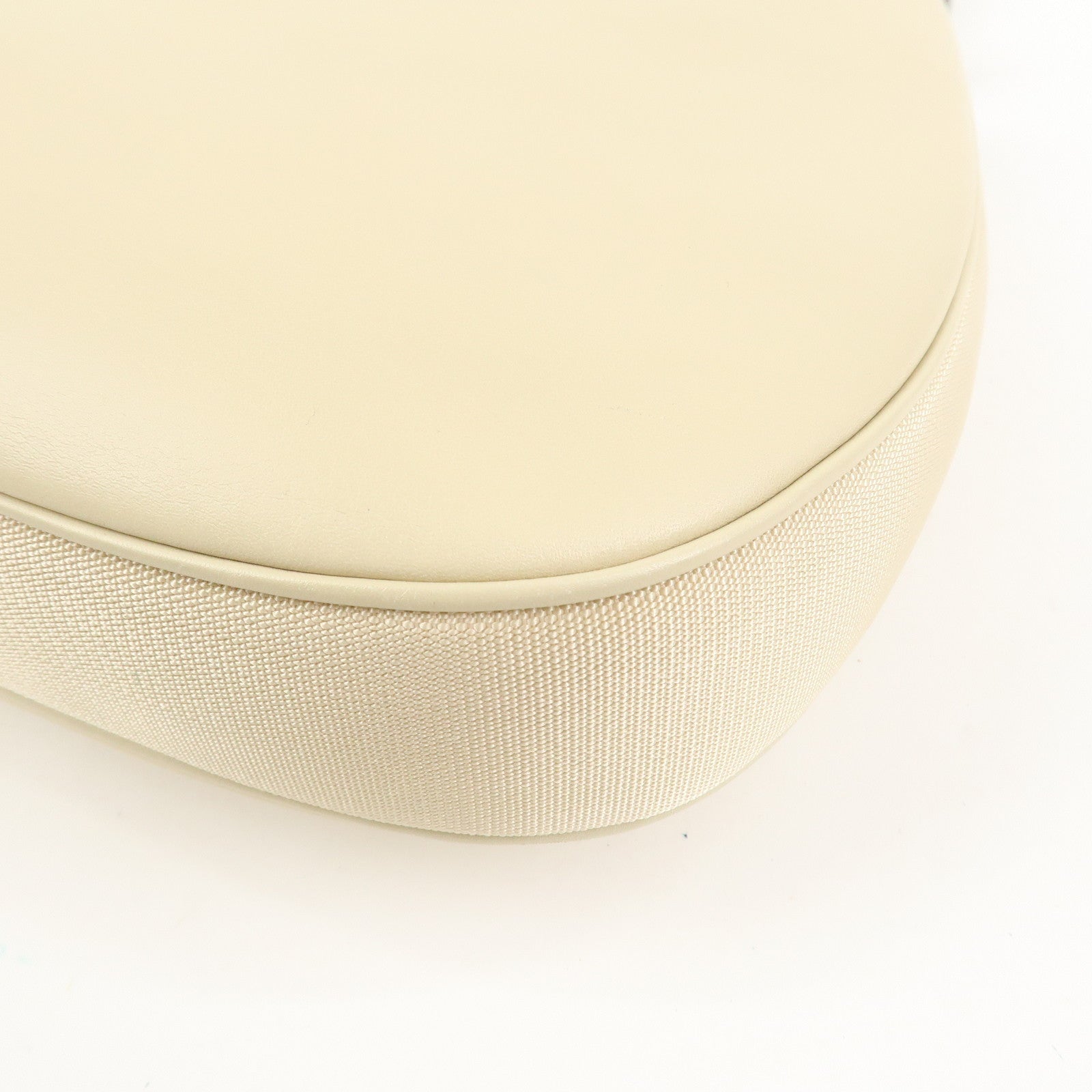 GUCCI Leather Shoulder Bag Ivory 001.3315