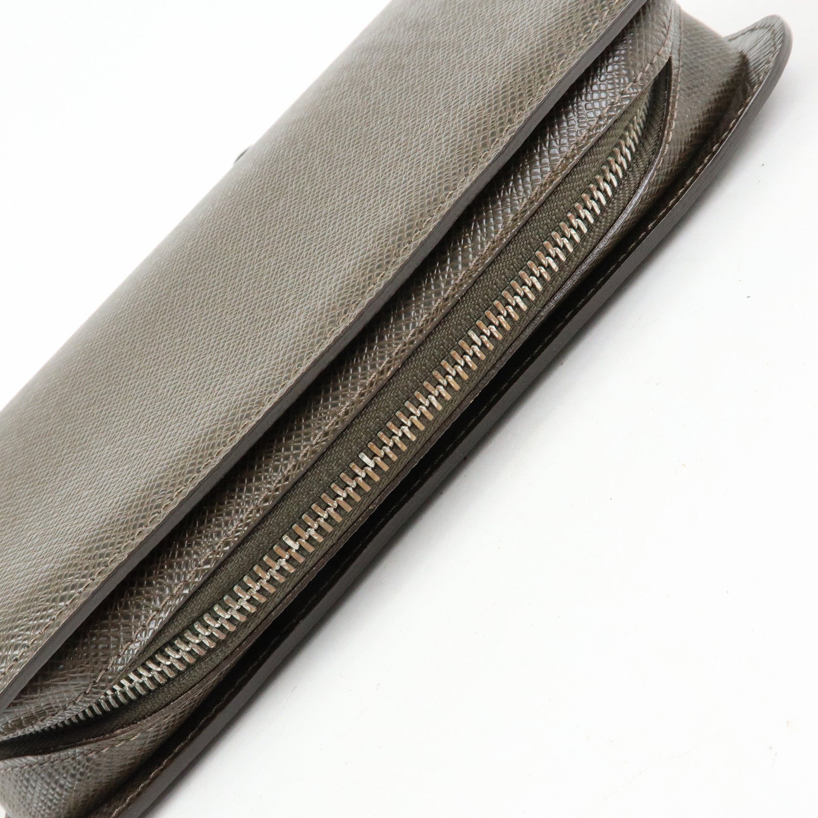 Louis Vuitton Taiga Organizer de Poche Clutch Bag Grizzly M30183