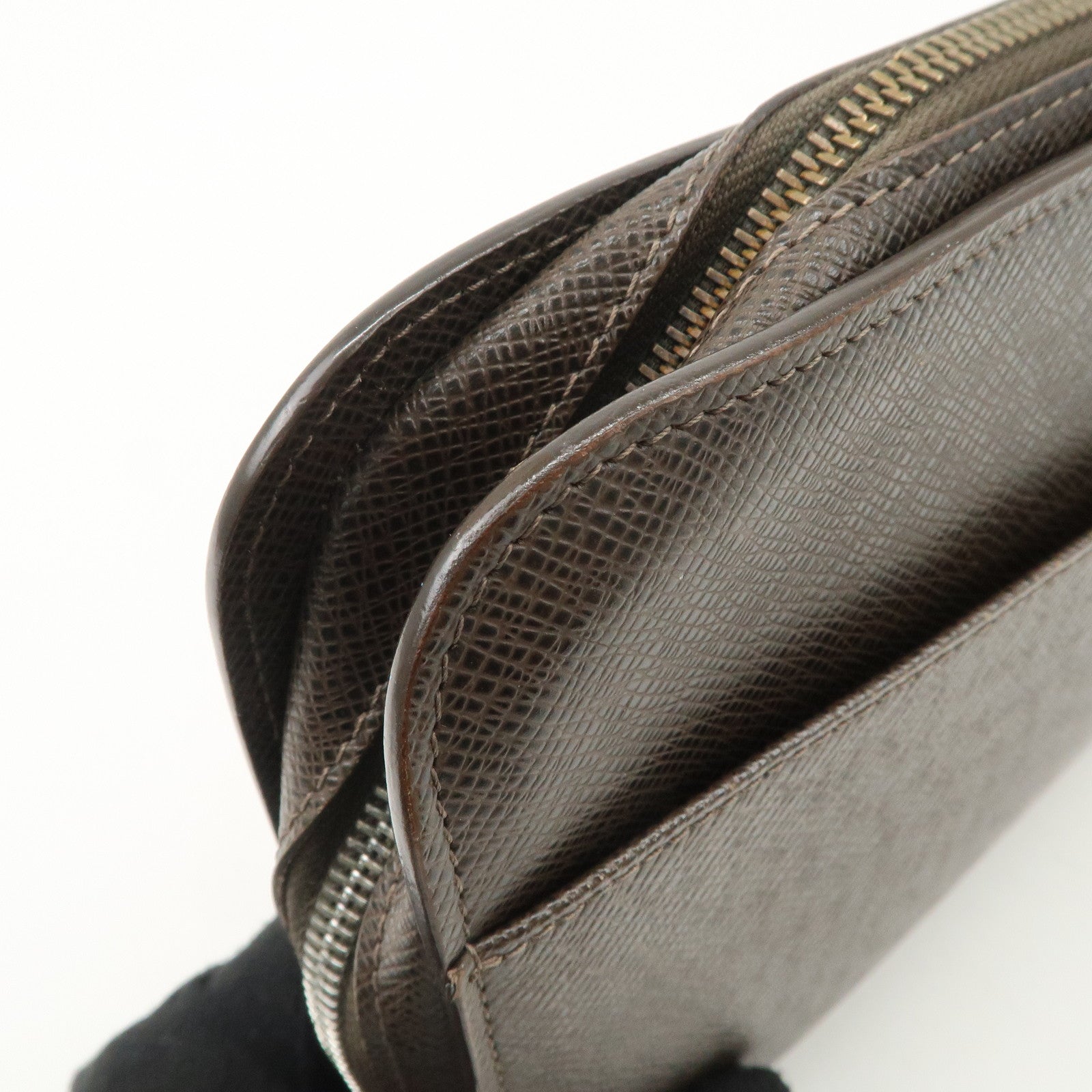 Louis Vuitton Taiga Baikal Clutch Bag Hand Bag Akajou M30186 Used