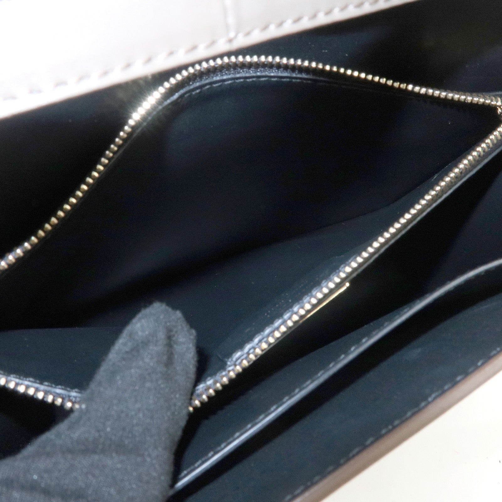 Ferragamo Vara Leather Ribbon Studs Shoulder Bag Greige Used