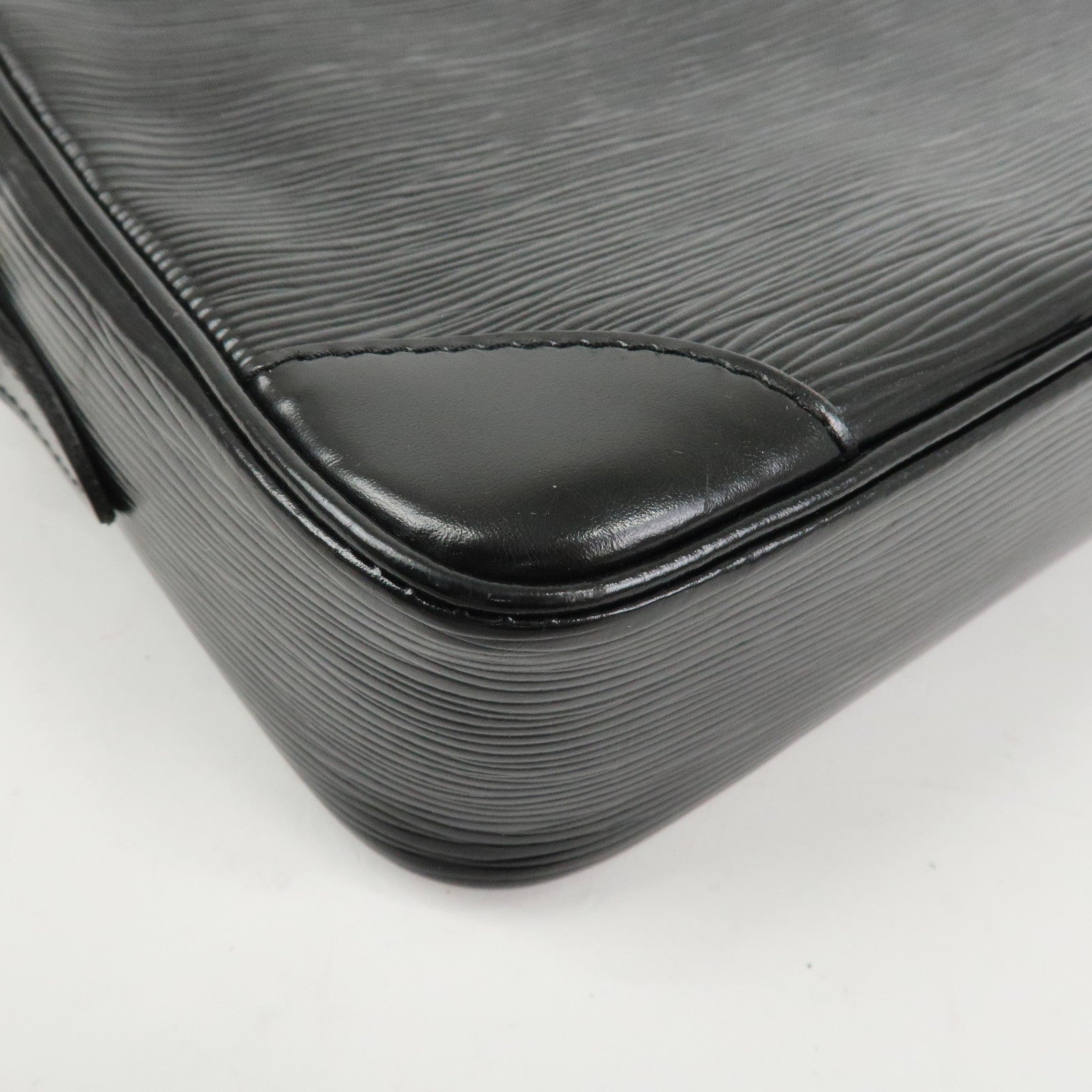 Louis Vuitton Epi leather Trocadero 24 Shoulder Bag  Noir M52312