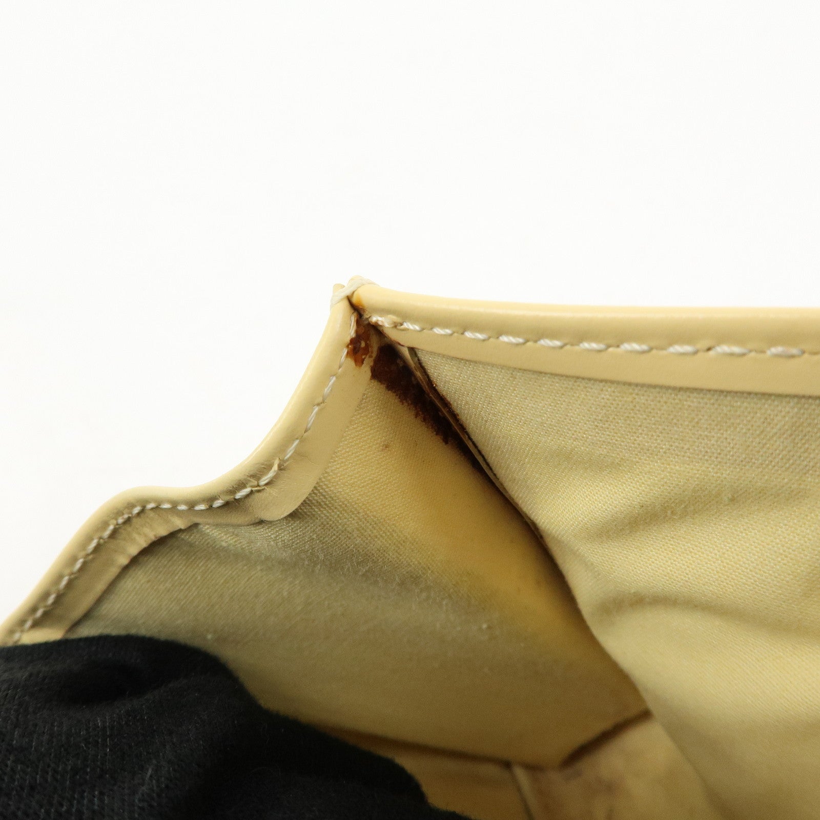 Louis Vuitton Epi Leather Honfleur Shoulder Bag Vanilla M5273A