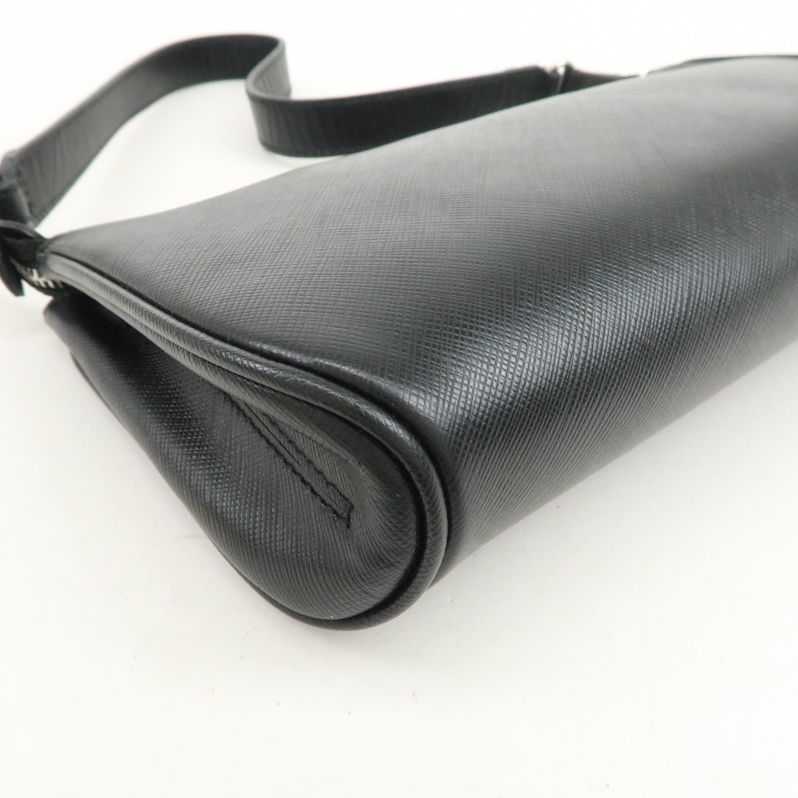 Ferragamo Gancini Leather Shoulder Bag Hand Bag Black