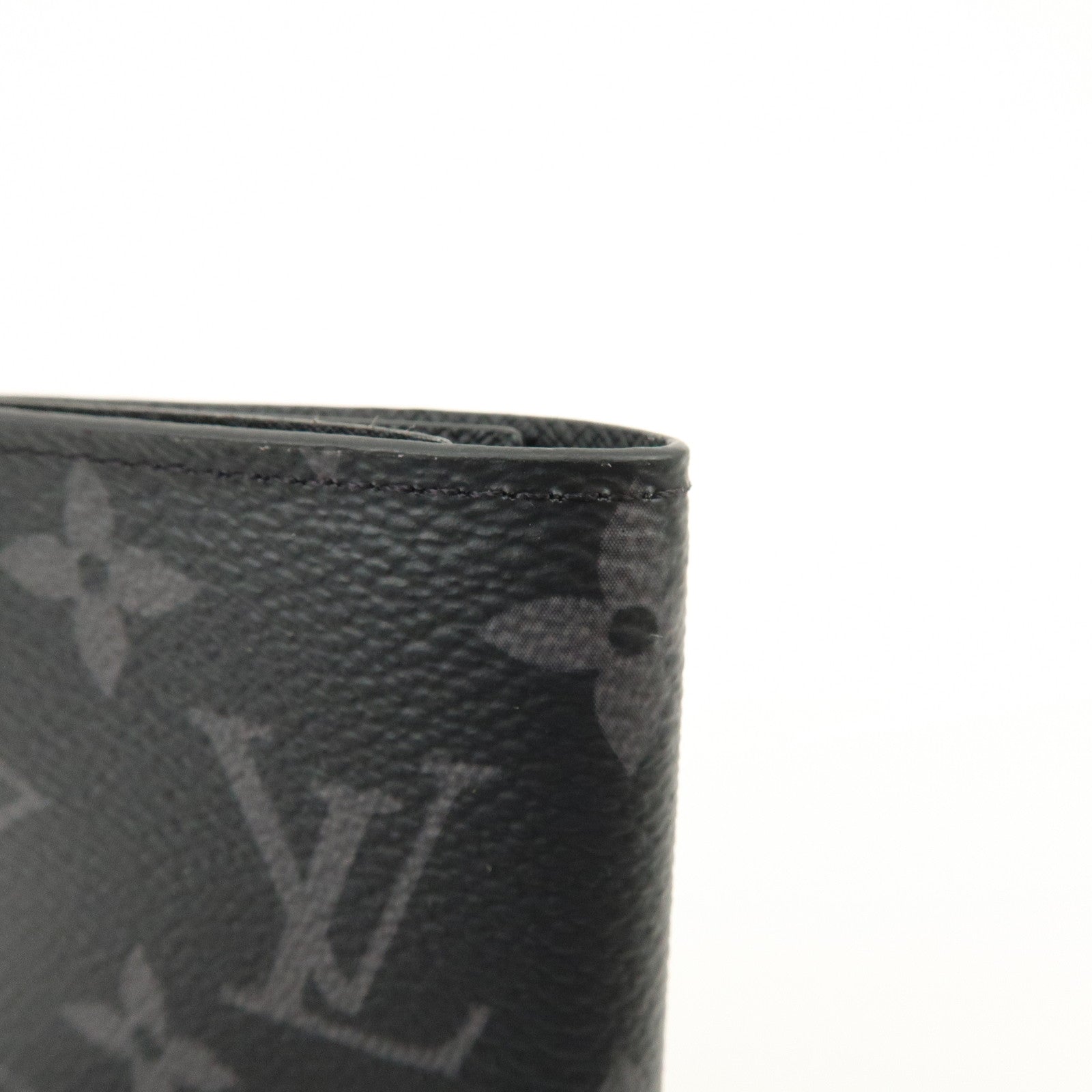 Louis Vuitton Monogram Eclips Couverture de Passeport NM M64501
