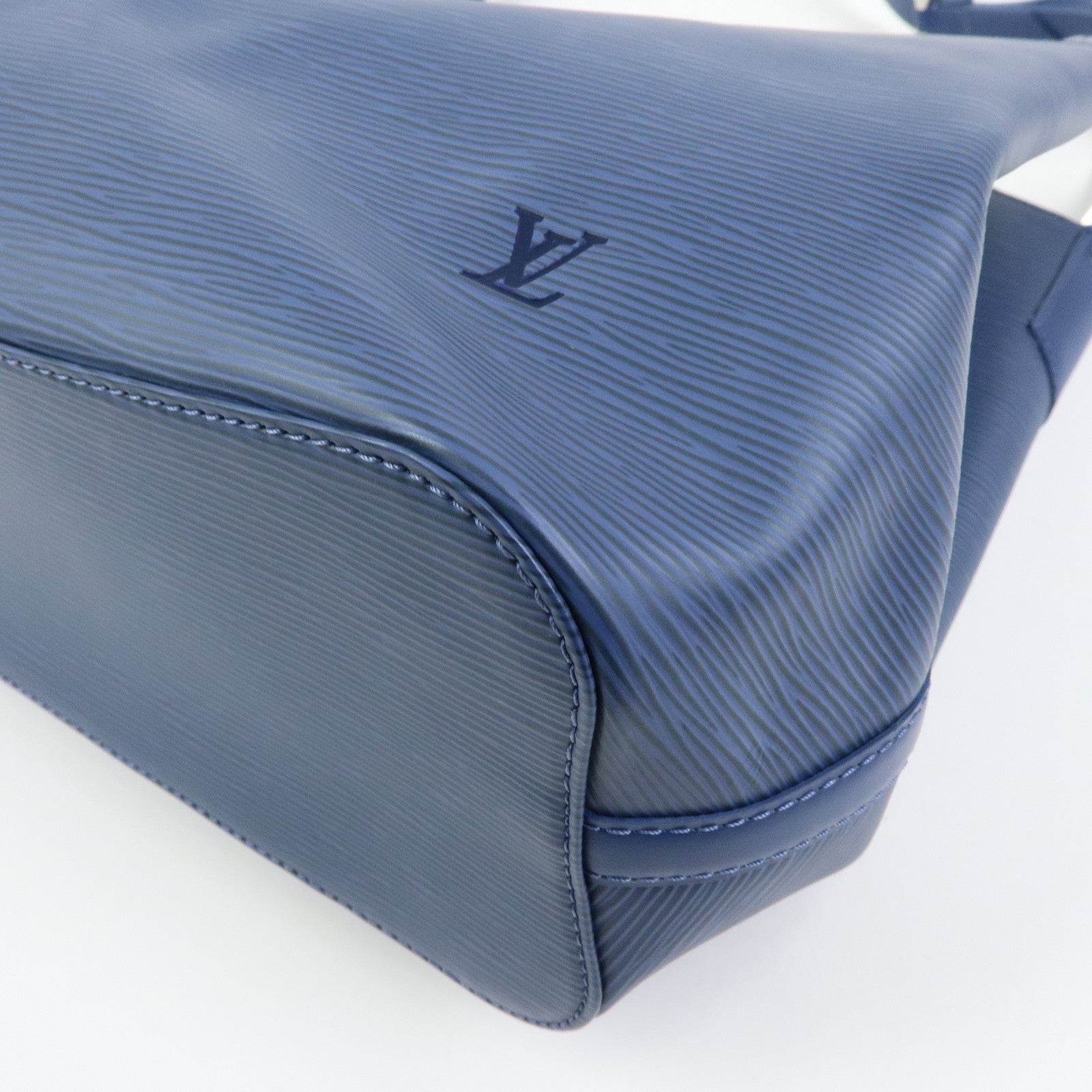 Louis Vuitton Epi Mandala GM Leather Shoulder Bag Myrtille M5892G