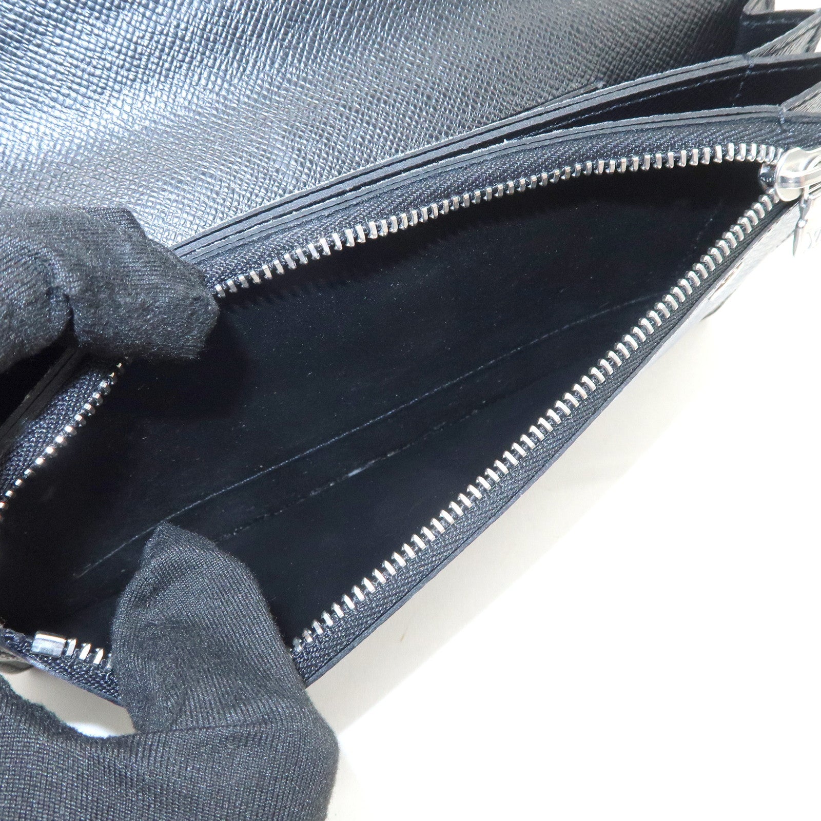 Louis Vuitton Taiga Portefeuille Accordeon Long Wallet Noir M30998