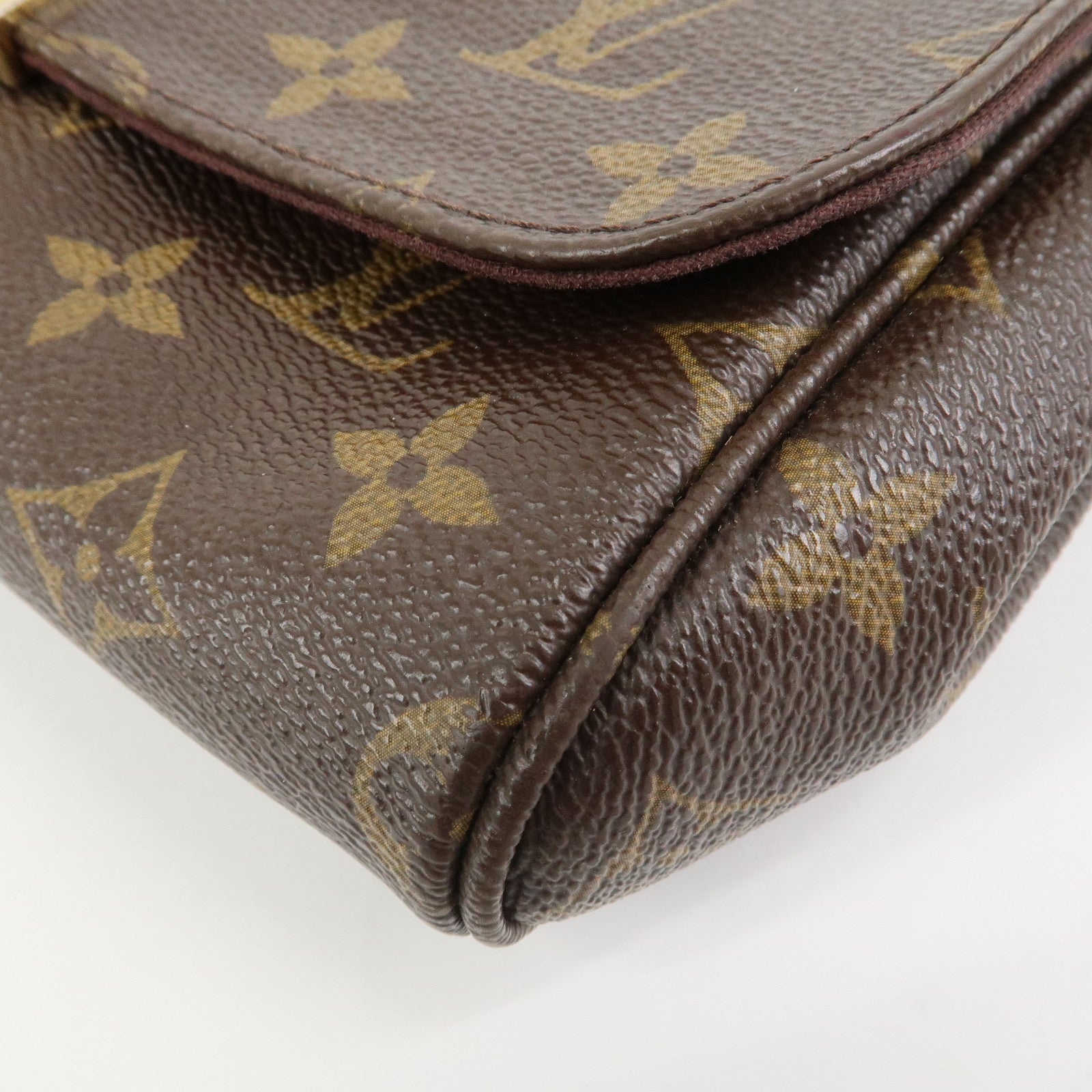 Louis Vuitton Monogram Favorite MM Shoulder Bag Brown M40718