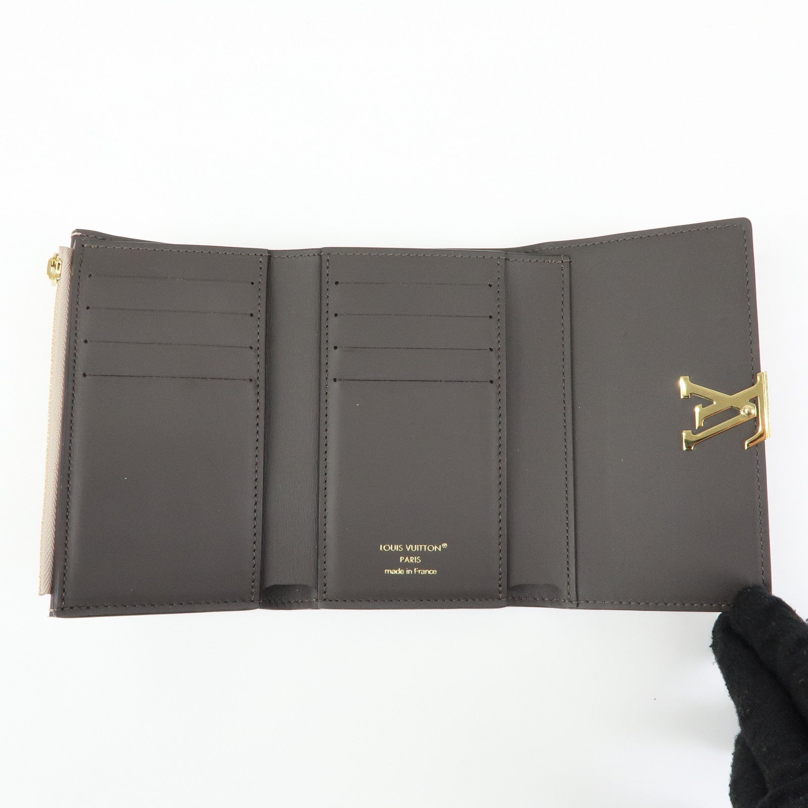 Louis Vuitton Portefeuille Capucines Compact Wallet Galet M62159