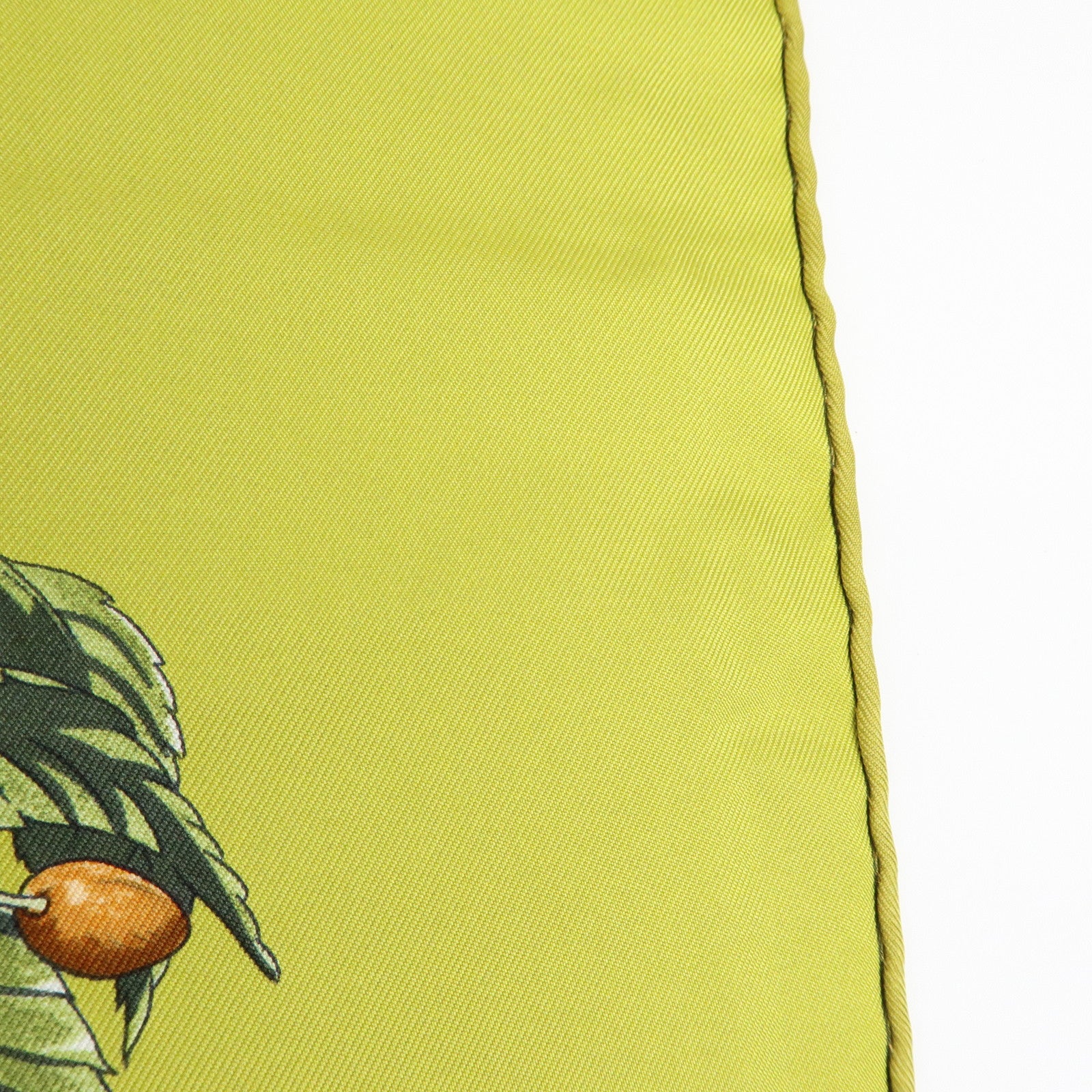 HERMES Carre 90 Silk 100% Scarf AU COEUR DESBOIS Light Green