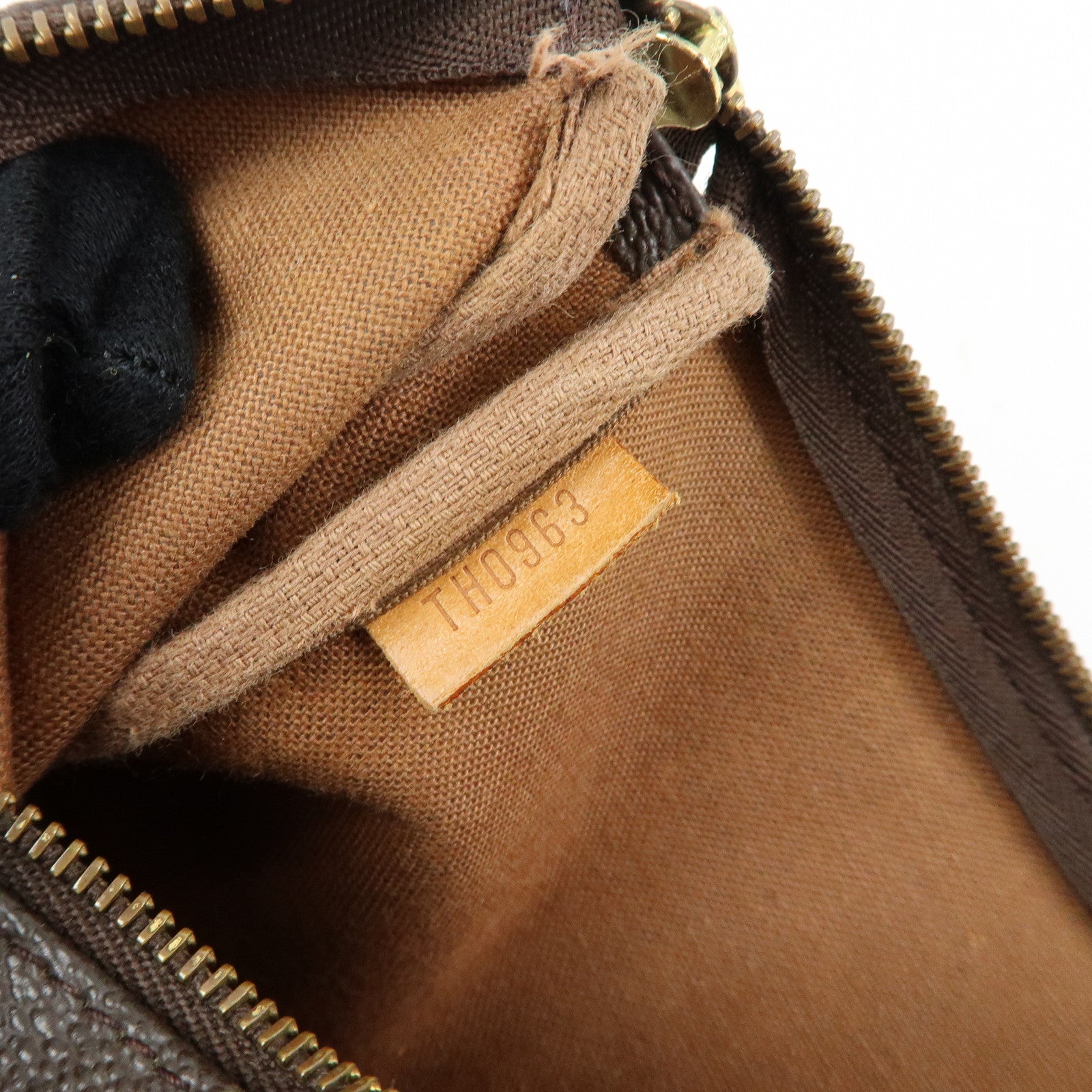 Louis Vuitton Monogram Pochette Accessoires Pouch Hand Bag M51980