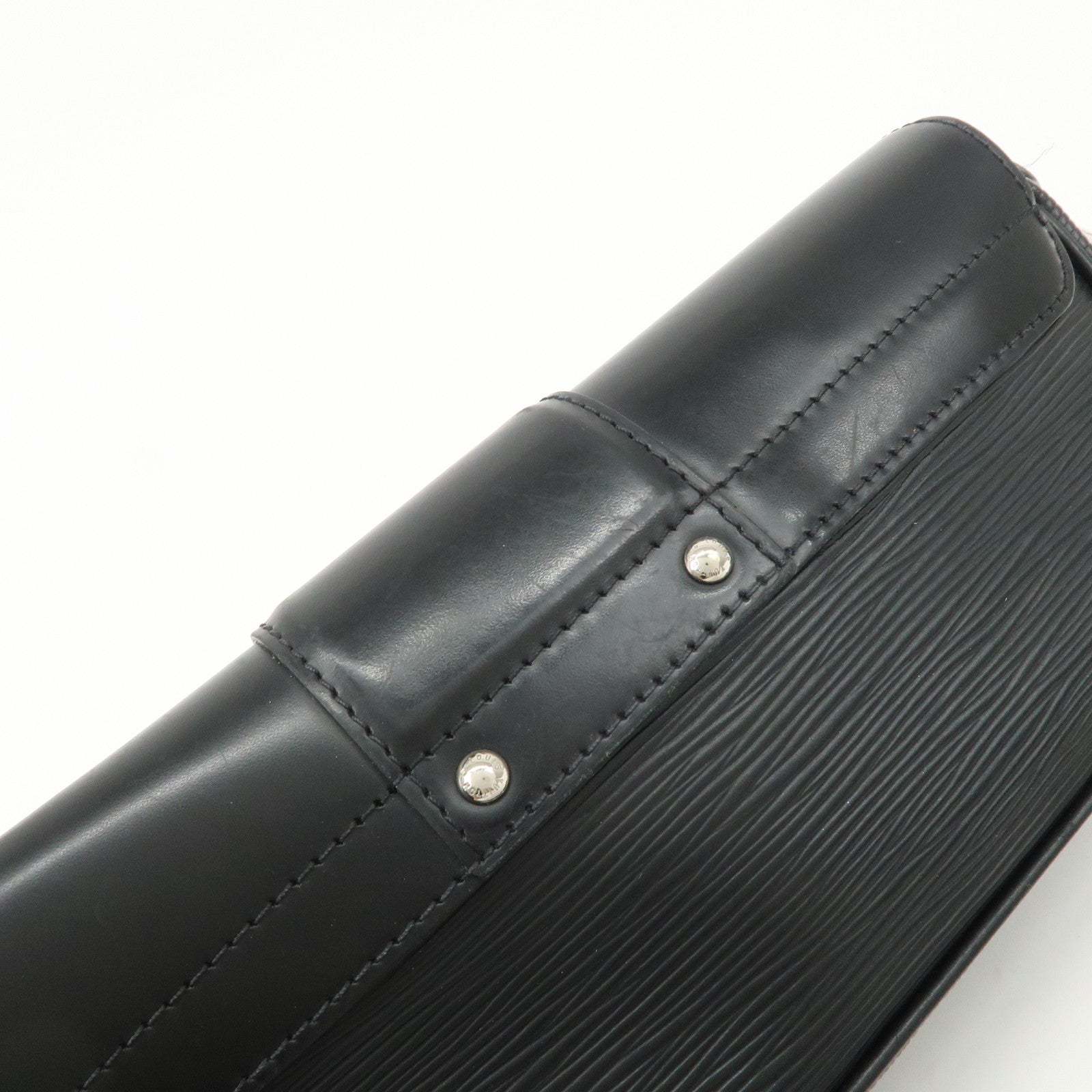 Louis Vuitton Epi Pochette Montaigne Shoulder Bag Noir M59292