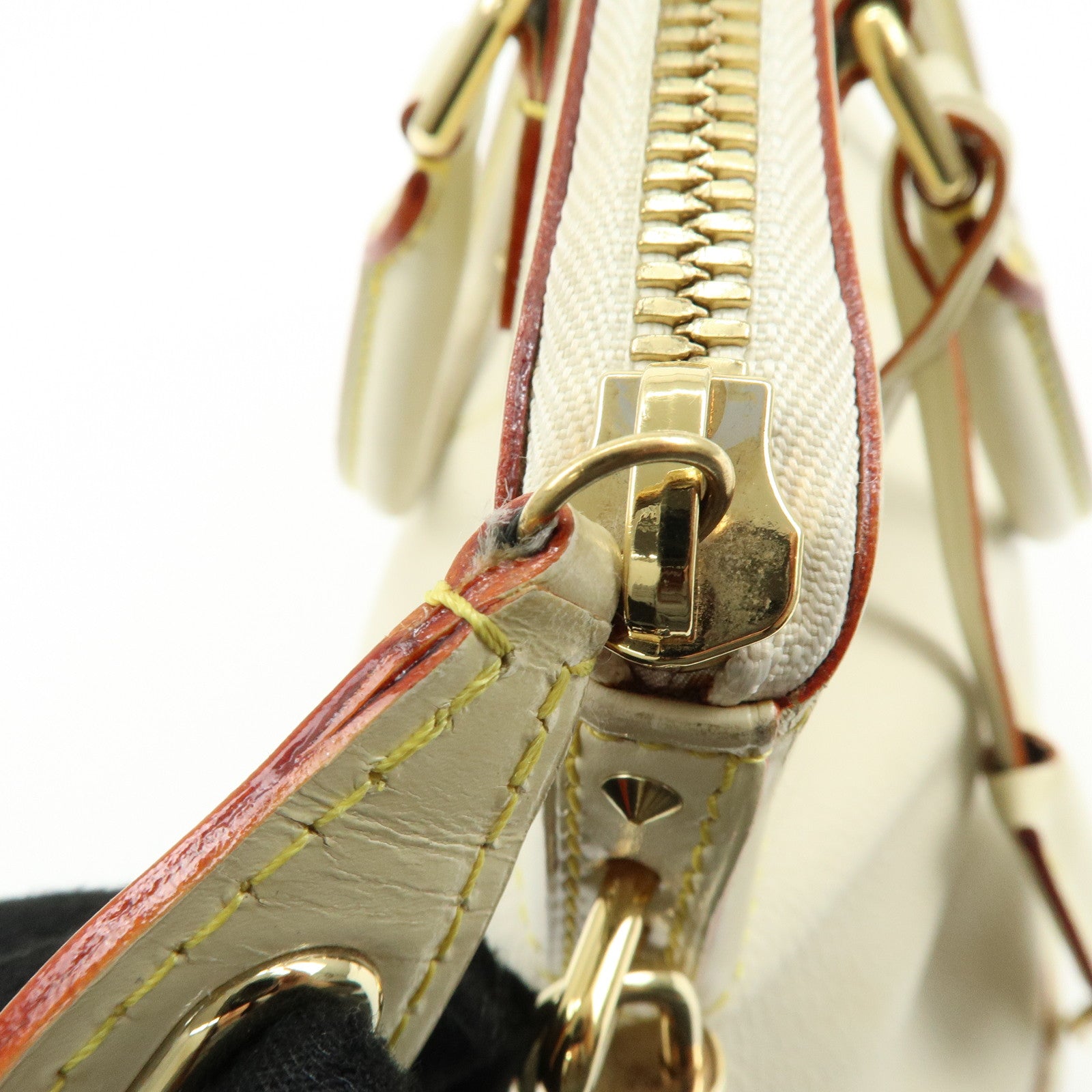 Louis Vuitton Suhari Lock It PM Hand Bag Blanc M91887