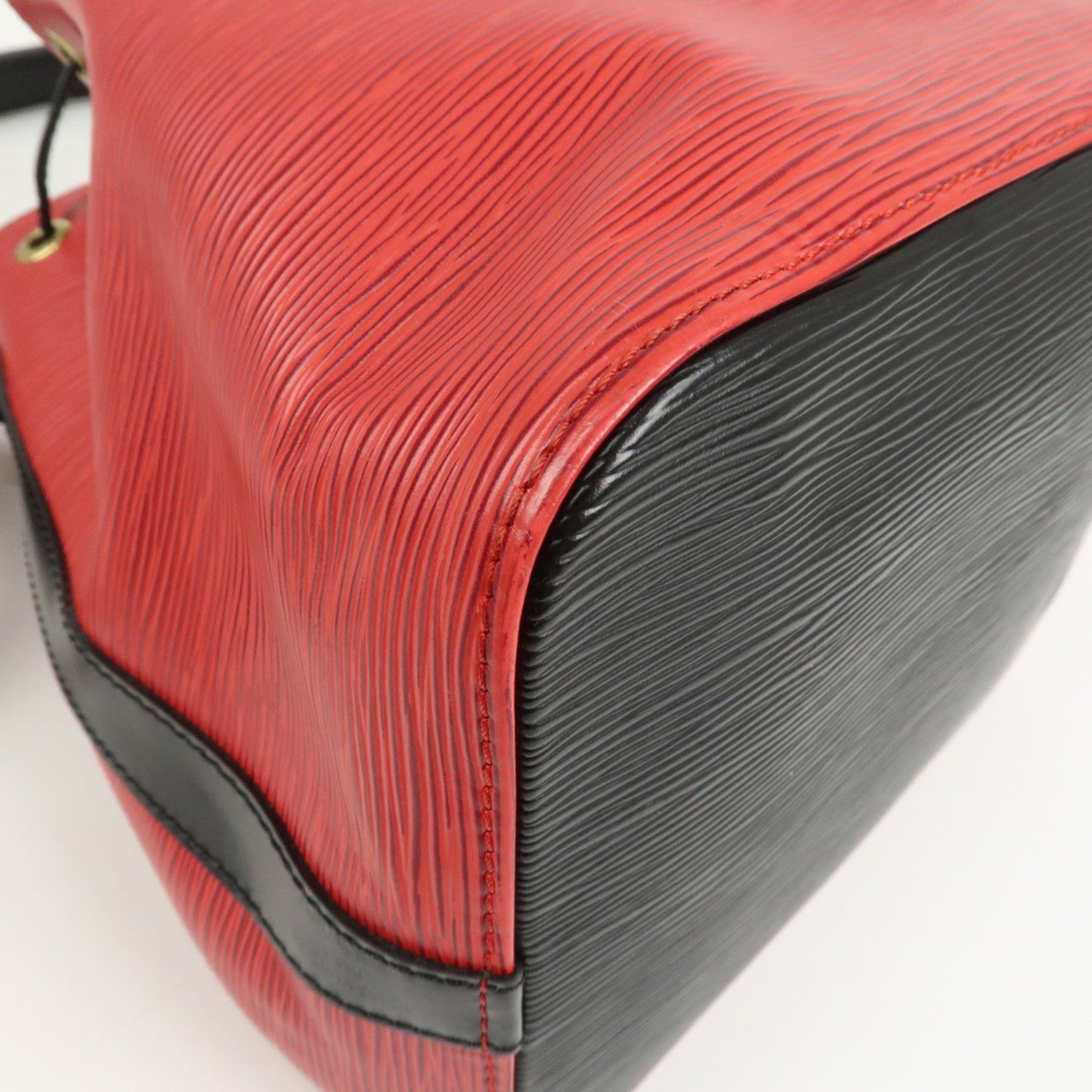 Louis Vuitton Epi Petit Noe Shoulder Bag Bicolor Noir Red M44172