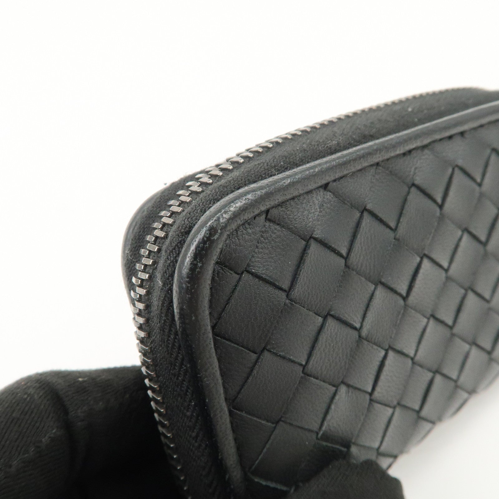 BOTTEGA VENETA Intrecciato Leather Round Zippy Coin Case 114075