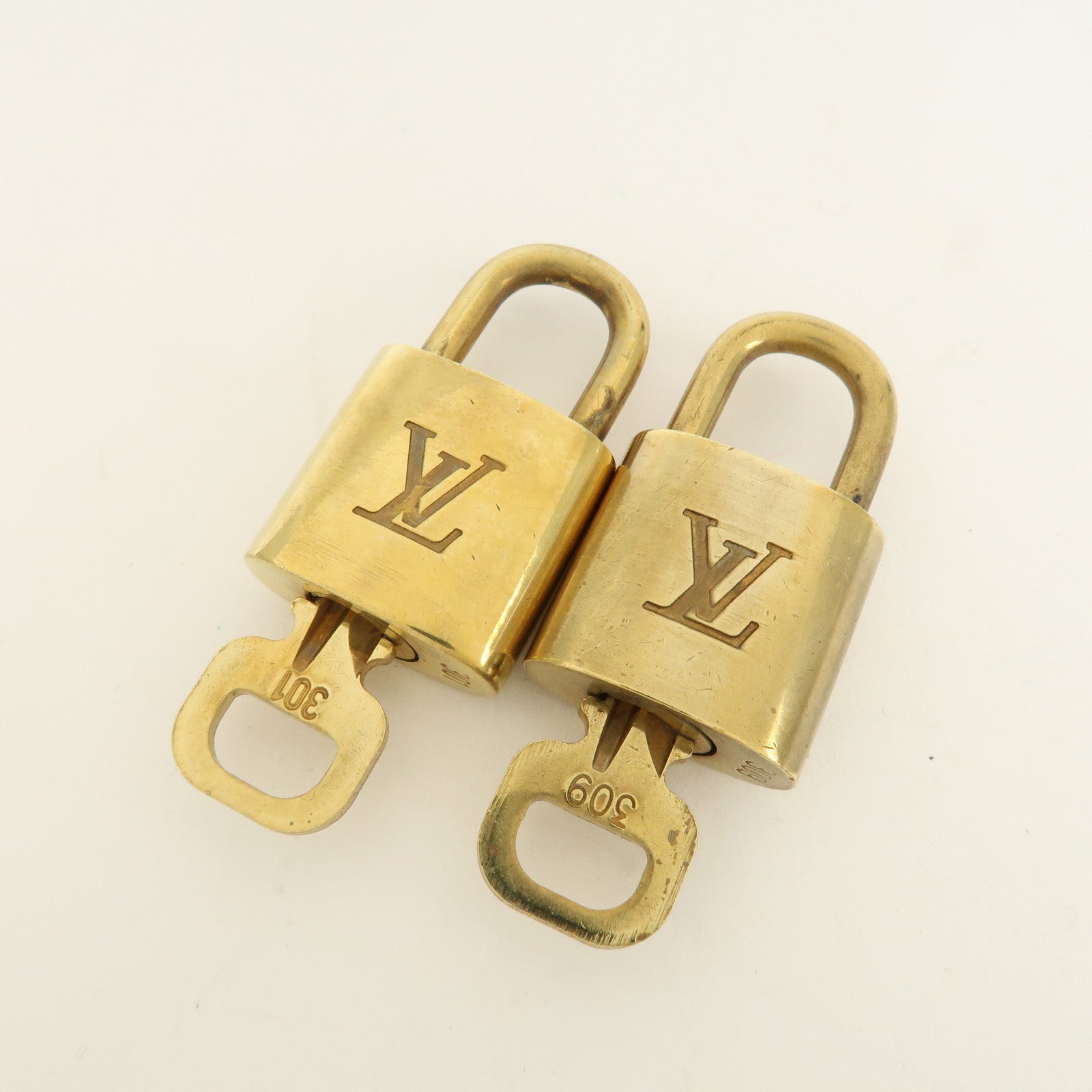 Louis Vuitton Set of 10 Lock & Key Cadena Key Lock Metal Gold Used