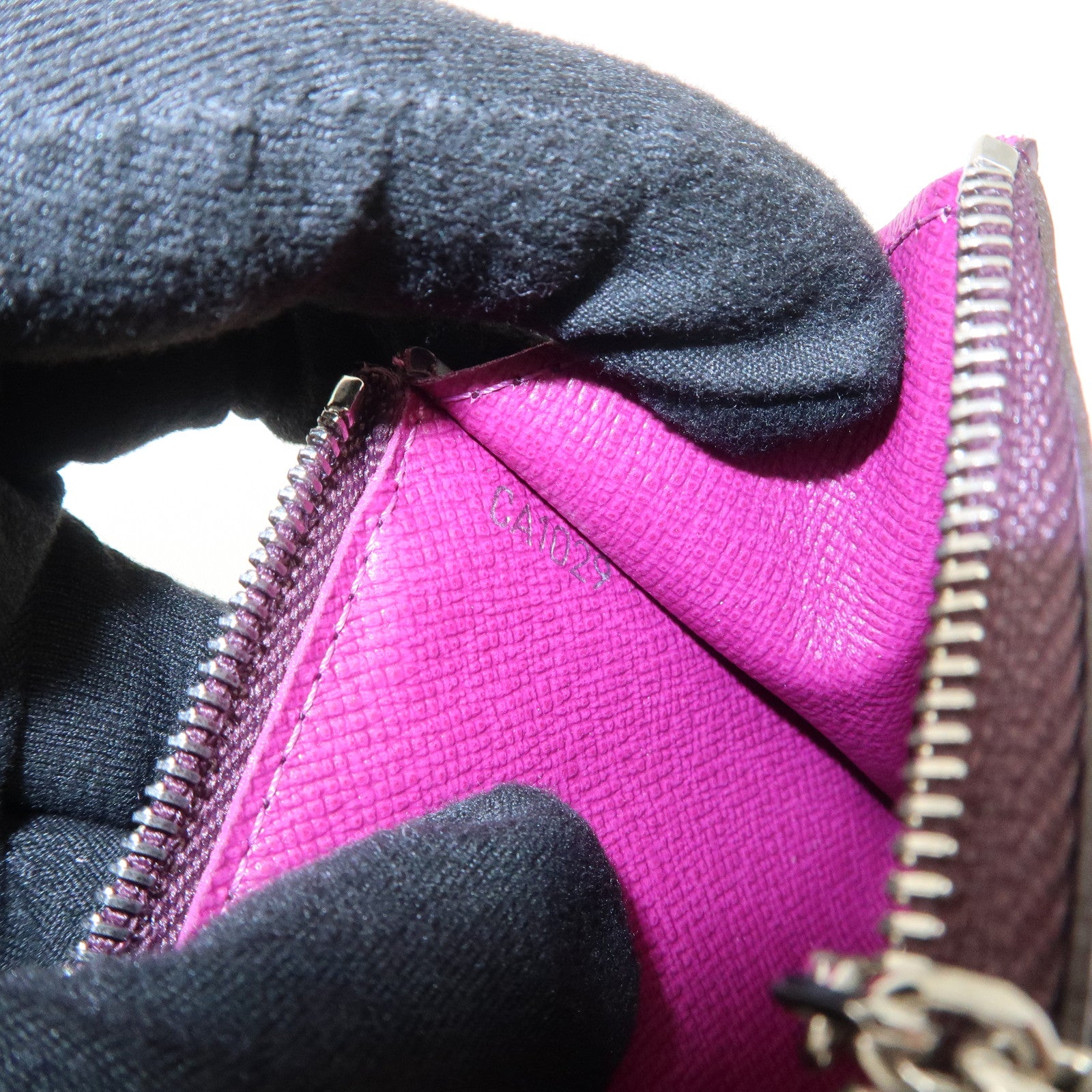 Louis Vuitton Epi Pochette Cles NM Coin Case Key Case Cassis M6660K