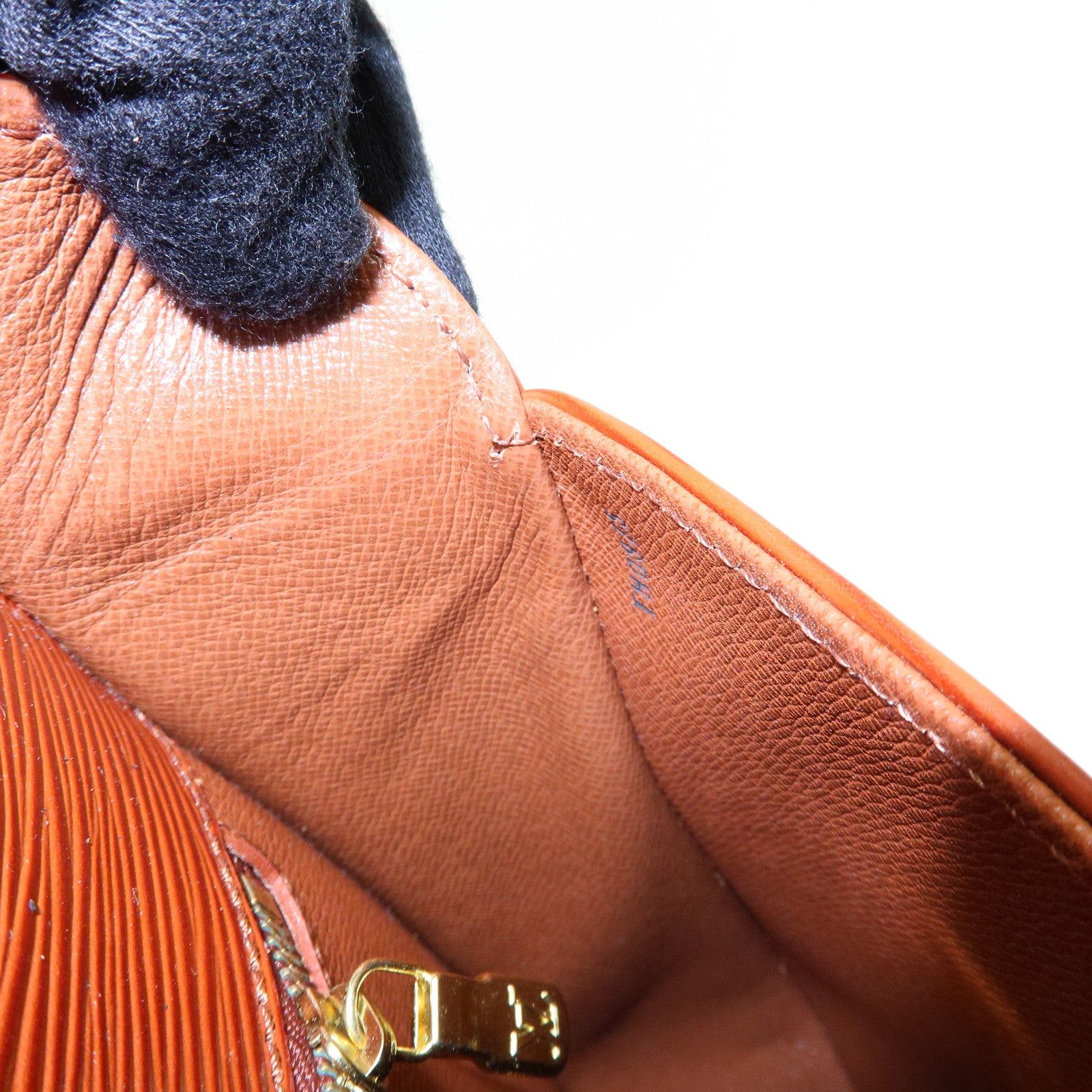 Louis Vuitton Epi Saint Cloud Shoulder Bag Kenya Brown M52193