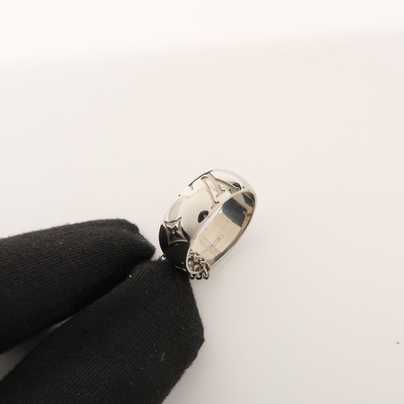 Louis Vuitton Monogram Ring Necklace Silver M62485