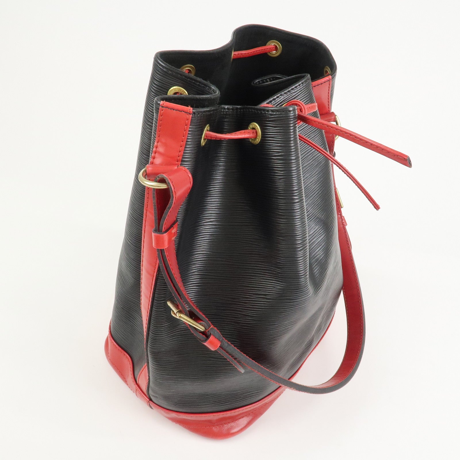 Louis Vuitton Epi Noe Shoulder Bag Noir Castilian Red M44017