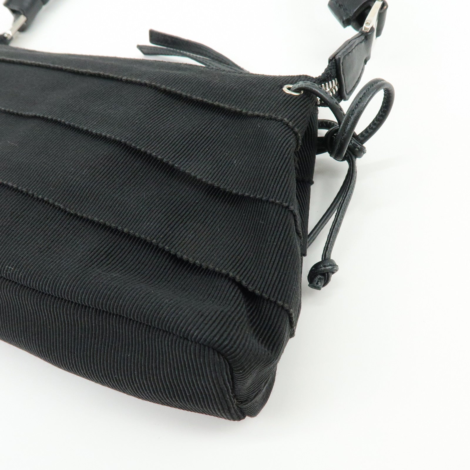 Ferragamo Vara Canvas Leather Side Ribbon Shoulder Bag Black