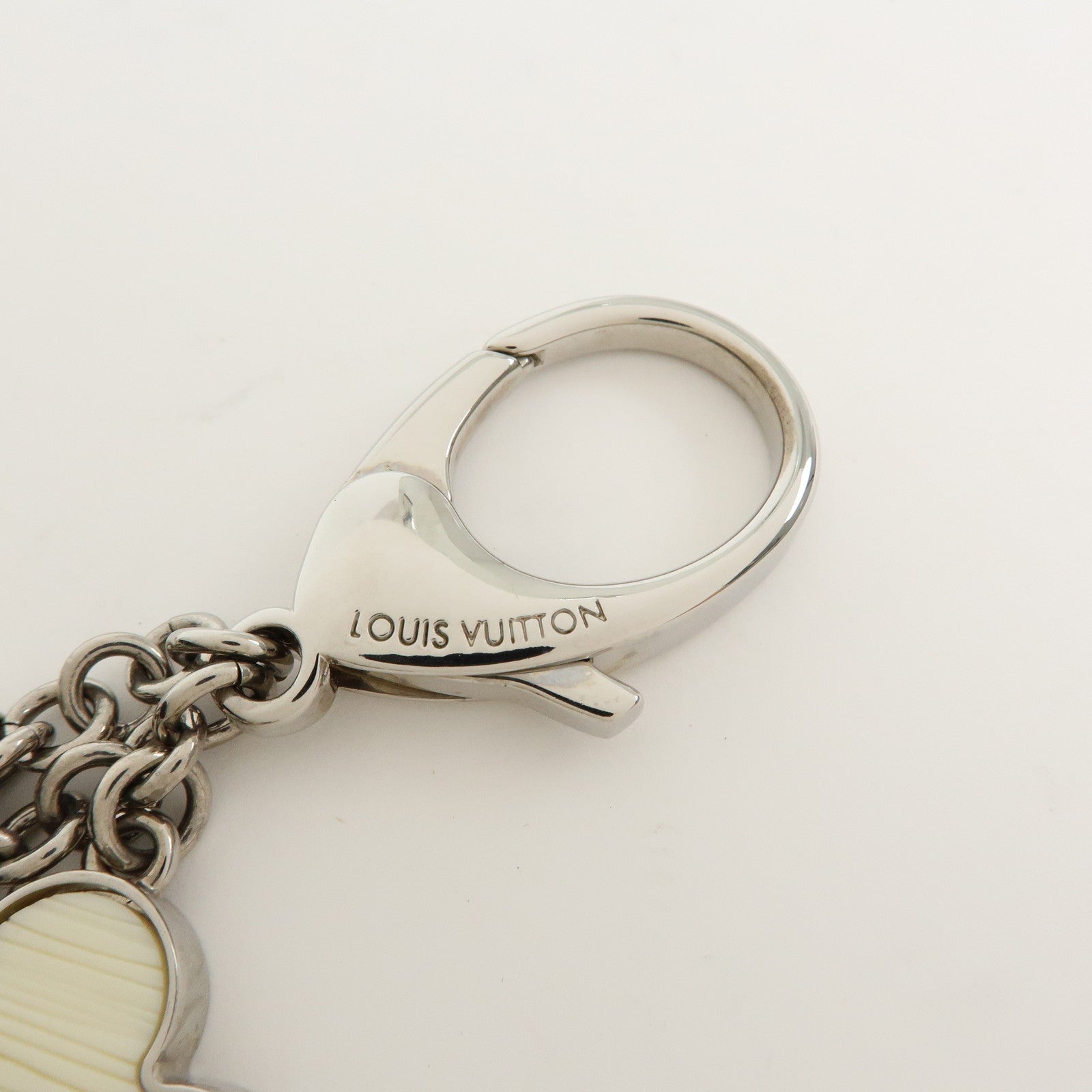 Louis Vuitton Bijoux Sac Fleur de Epi Bag Charm Silver White M65085