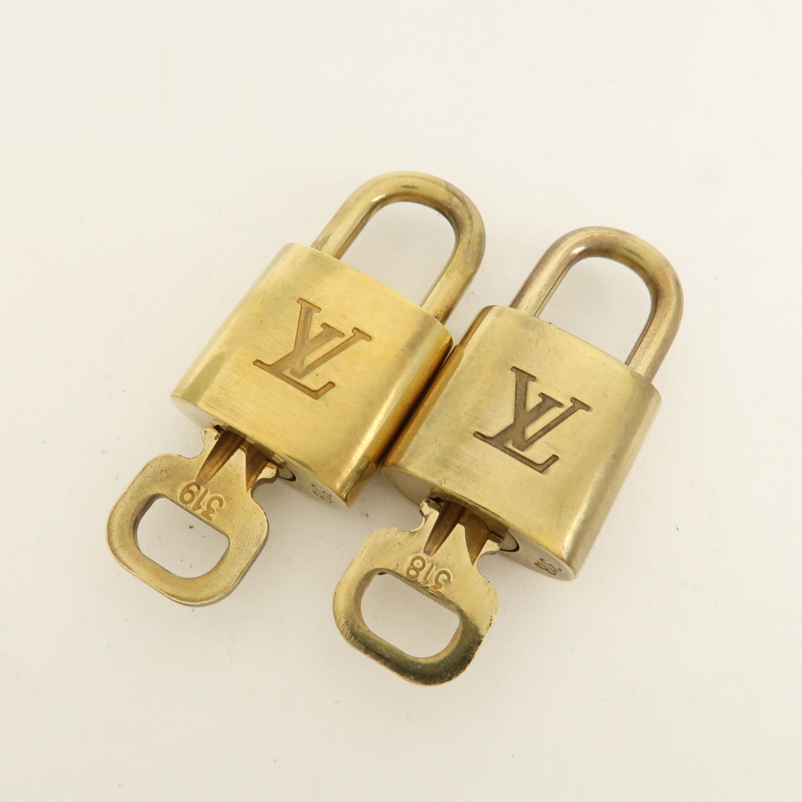 Louis Vuitton Set of 10 Lock & Key Cadena Key Lock Metal Gold Used