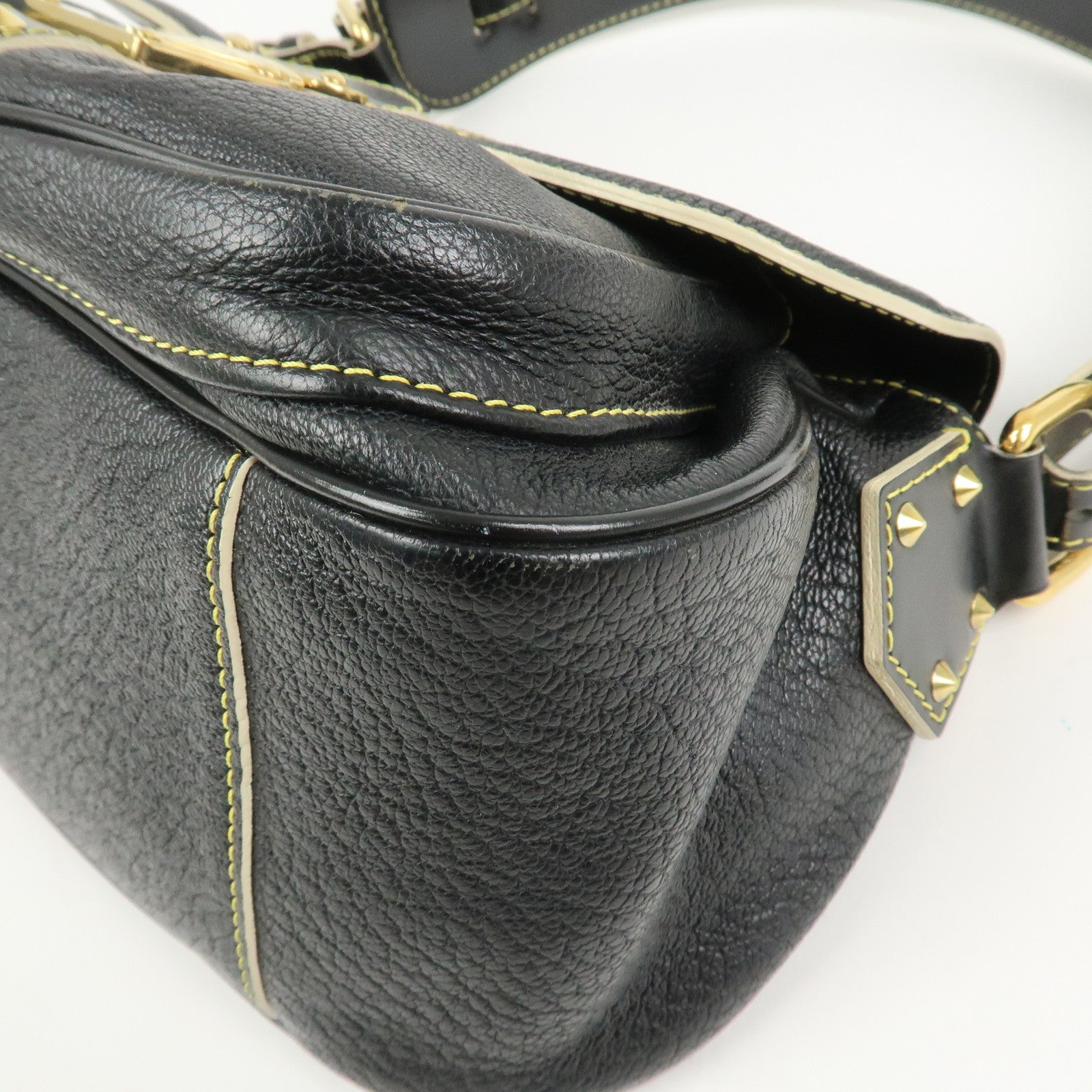 Louis Vuitton Suhari Confidant Leather Shoulder Bag Noir M91784