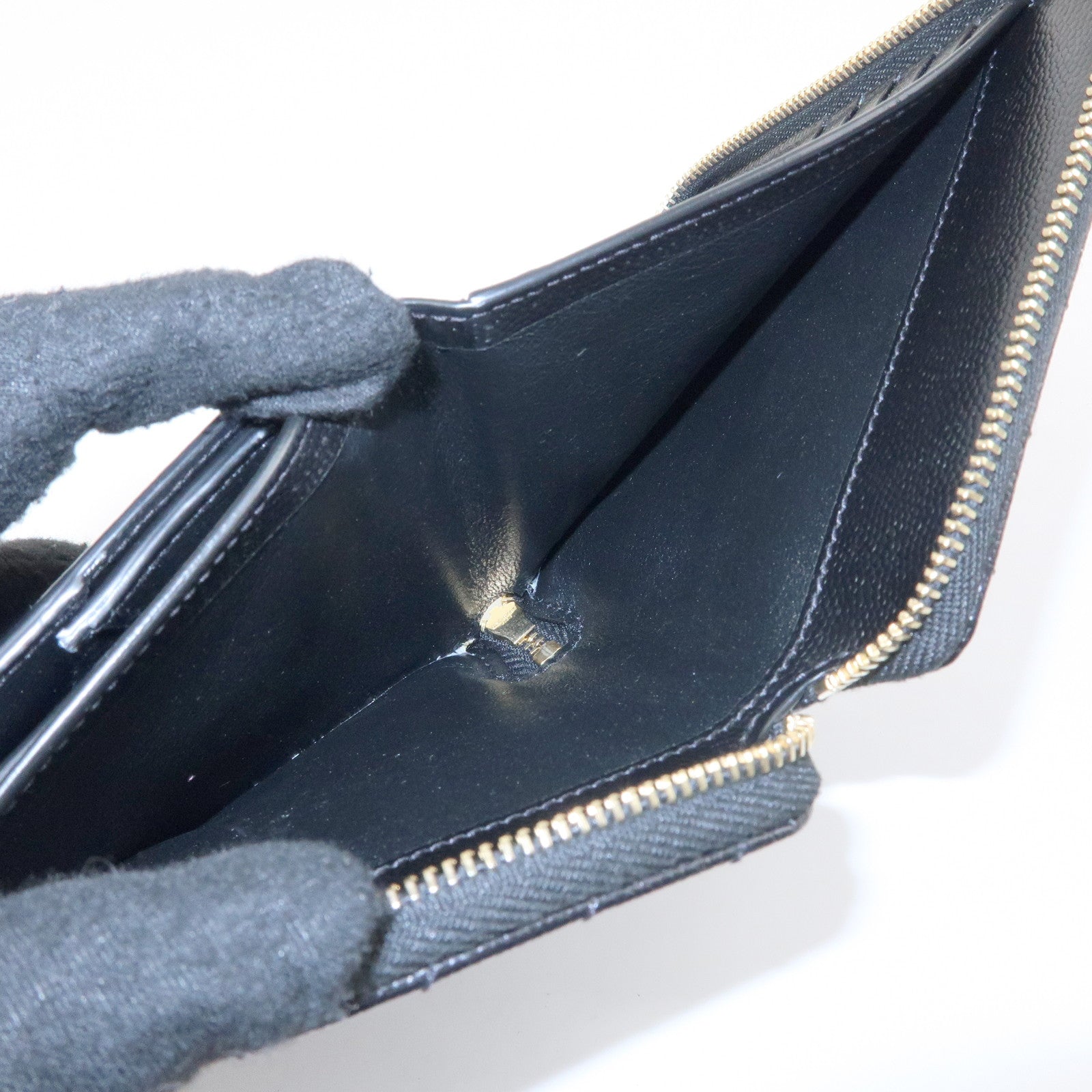 SAINT LAURENT PARIS Cassandra Leather Compact Wallet Black