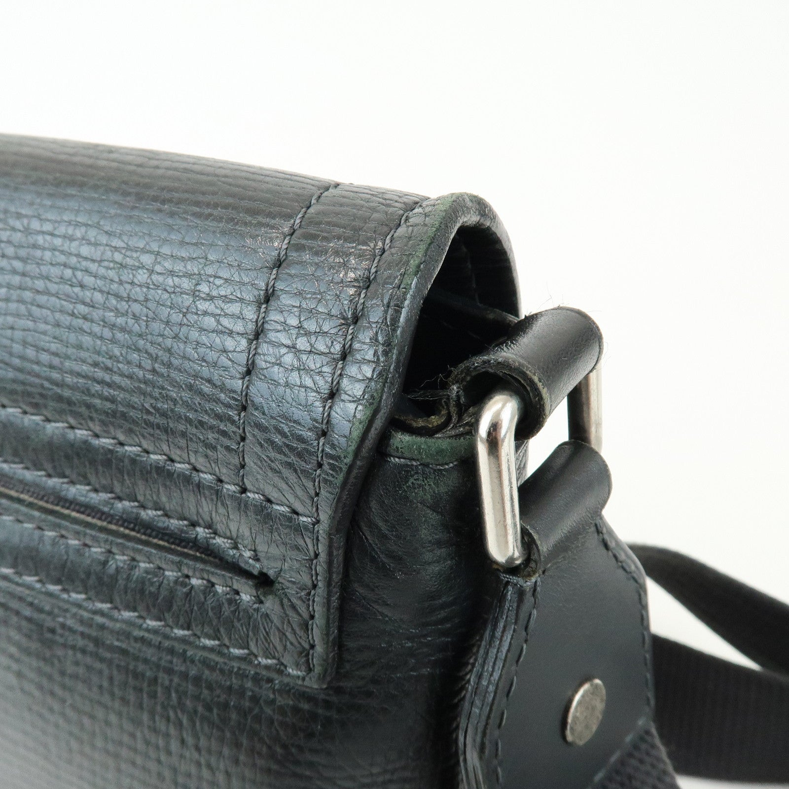 Louis Vuitton Utah Yuma Calf Leather Shoulder Bag Basalt M97024