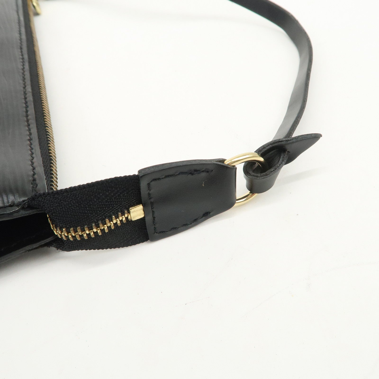 Louis Vuitton Epi Pochette Accessoires Hand Bag Noir M52942