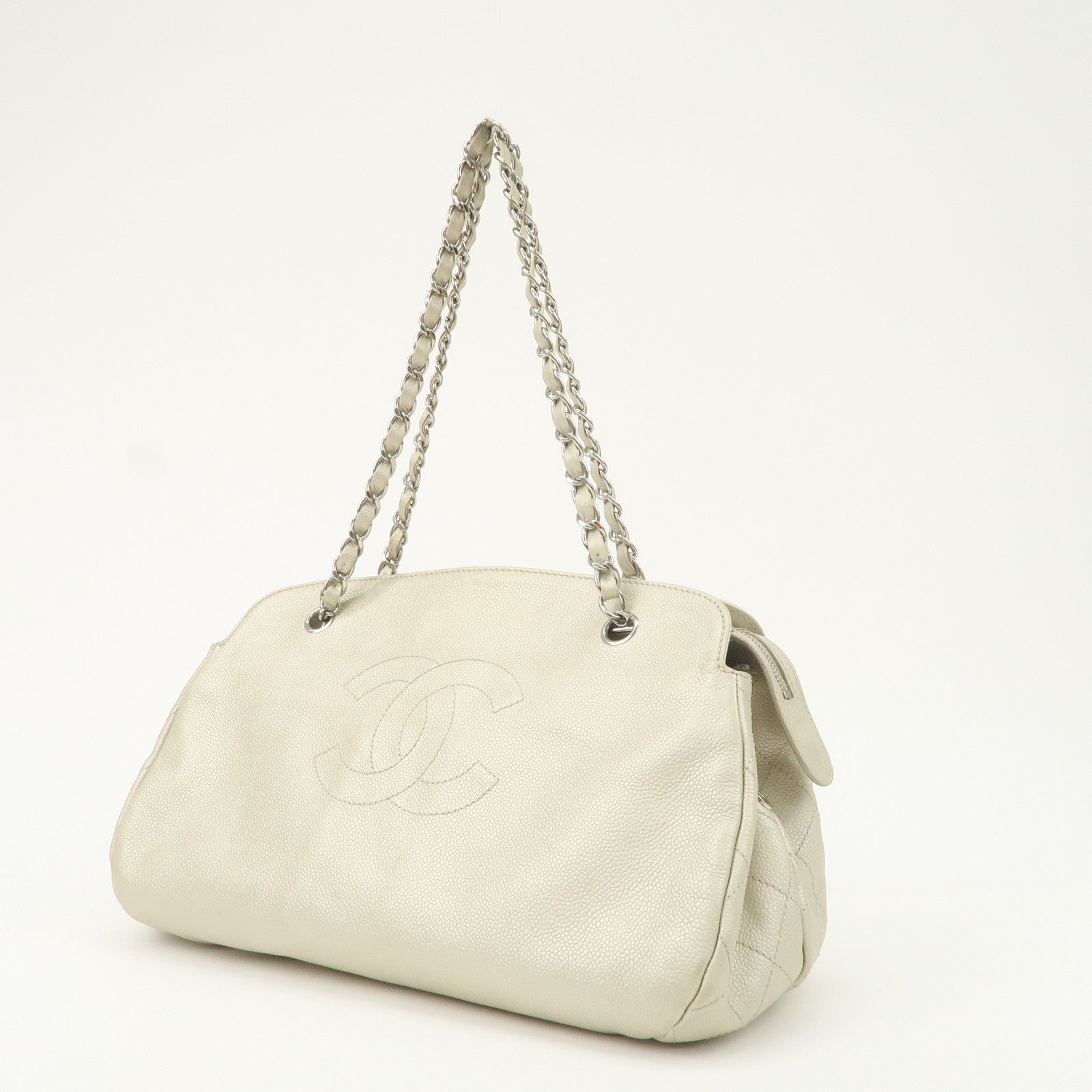 CHANEL Logo Caviarskin Chain Shoulder Bag White Silver HDW
