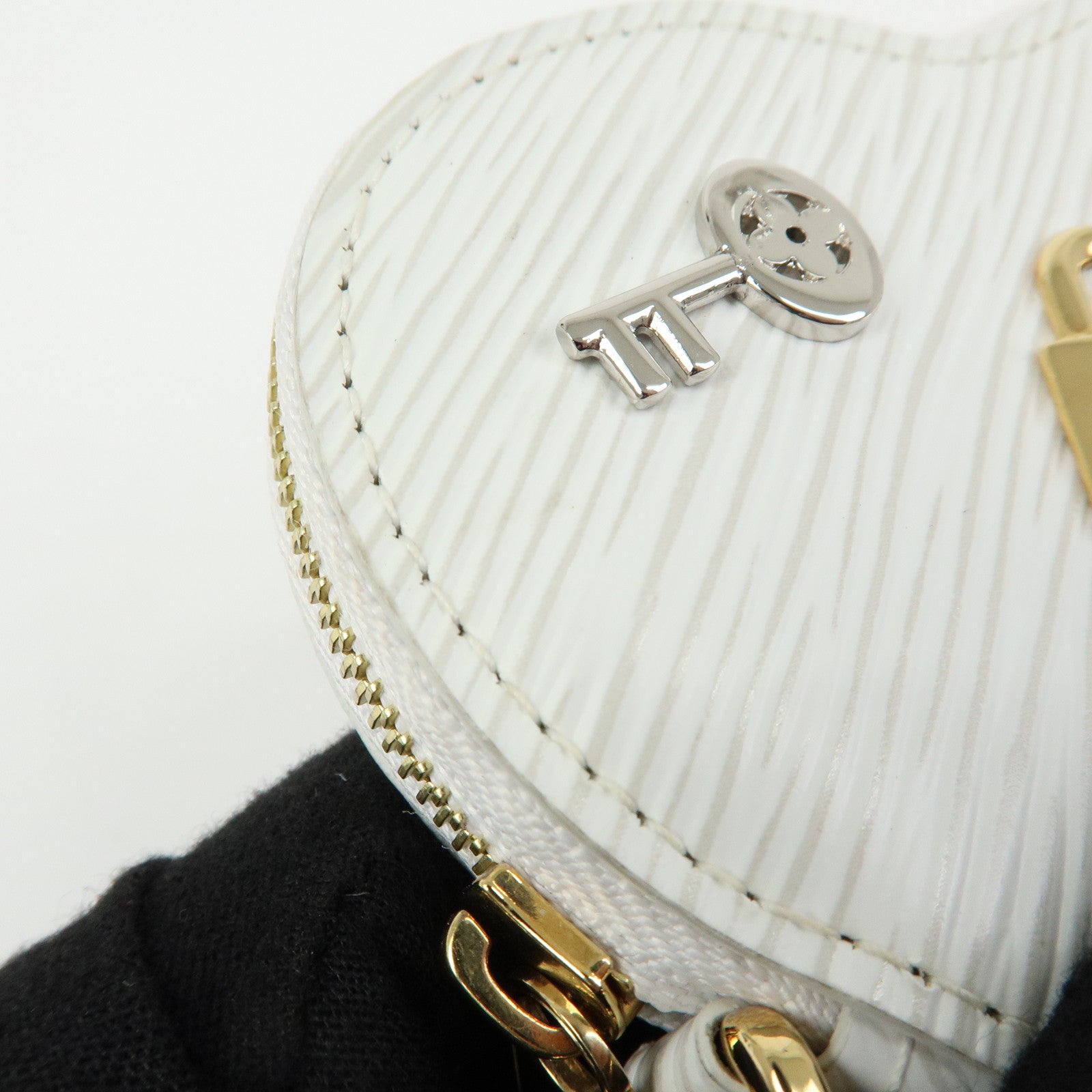 Louis Vuitton Epi Love Lock Porte Monnaie Coeur Coin Case M63996