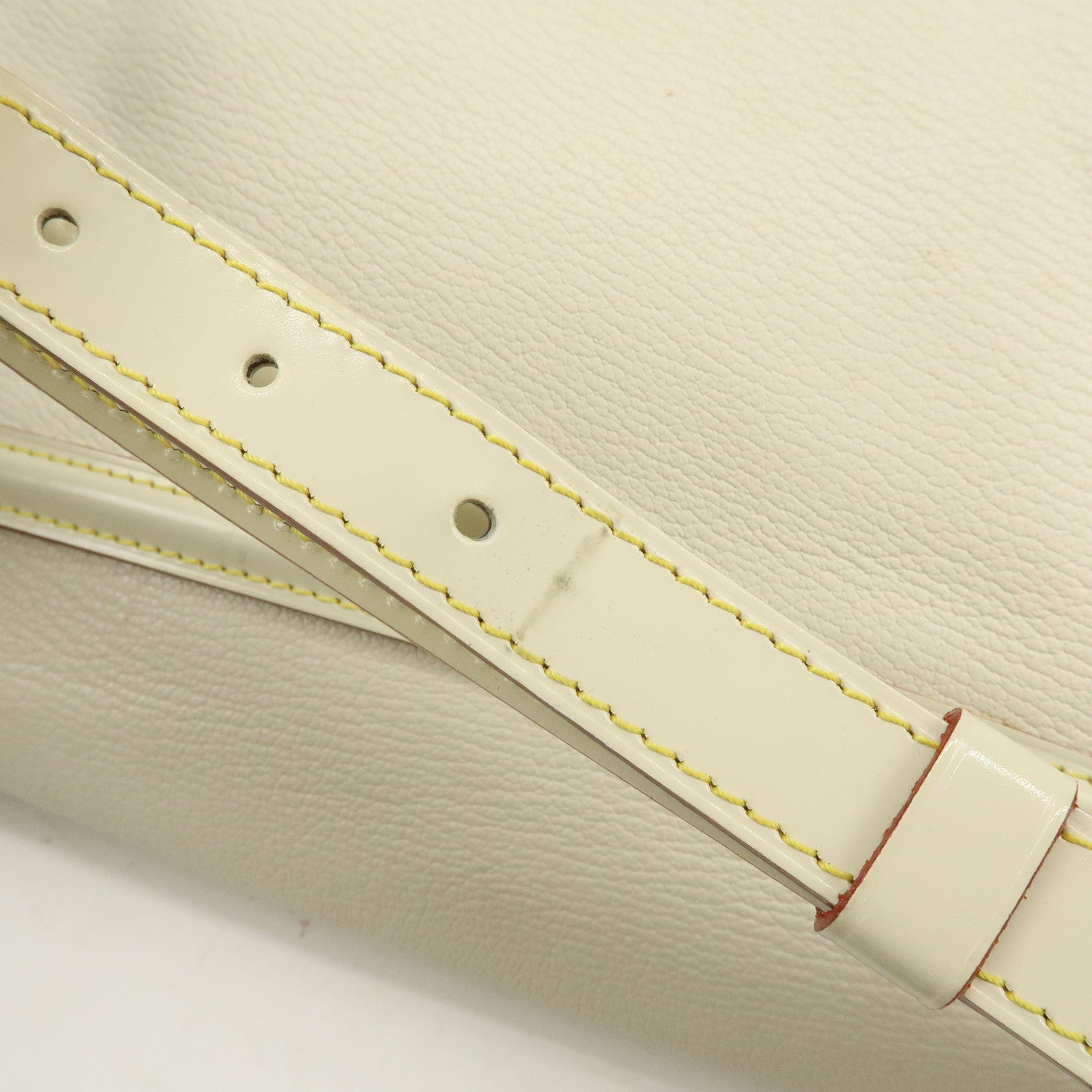 Louis Vuitton Suhali L’Essentiel Leather Shoulder Bag Bronc M95845