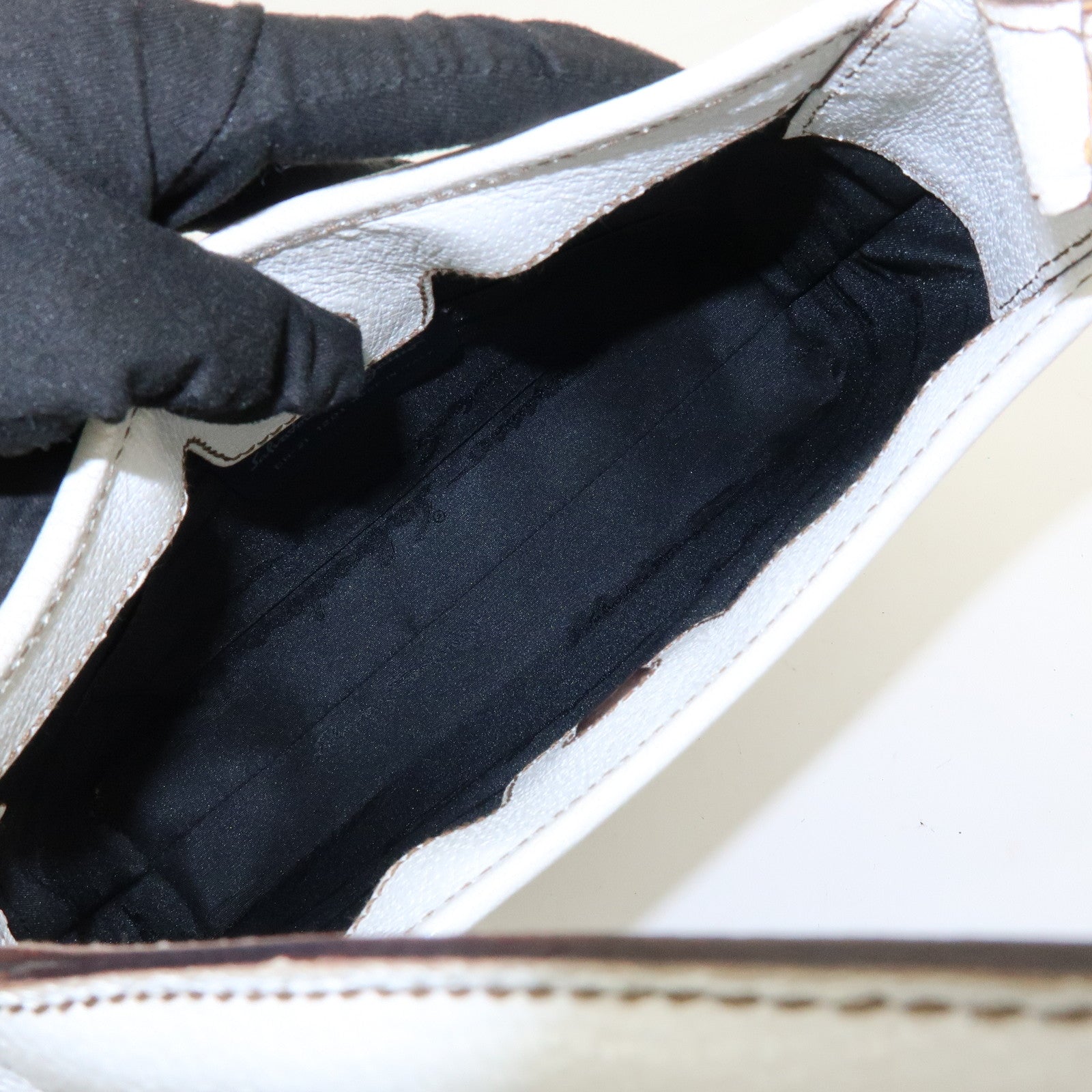 Ferragamo Leather Shoulder Bag Hand Bag White