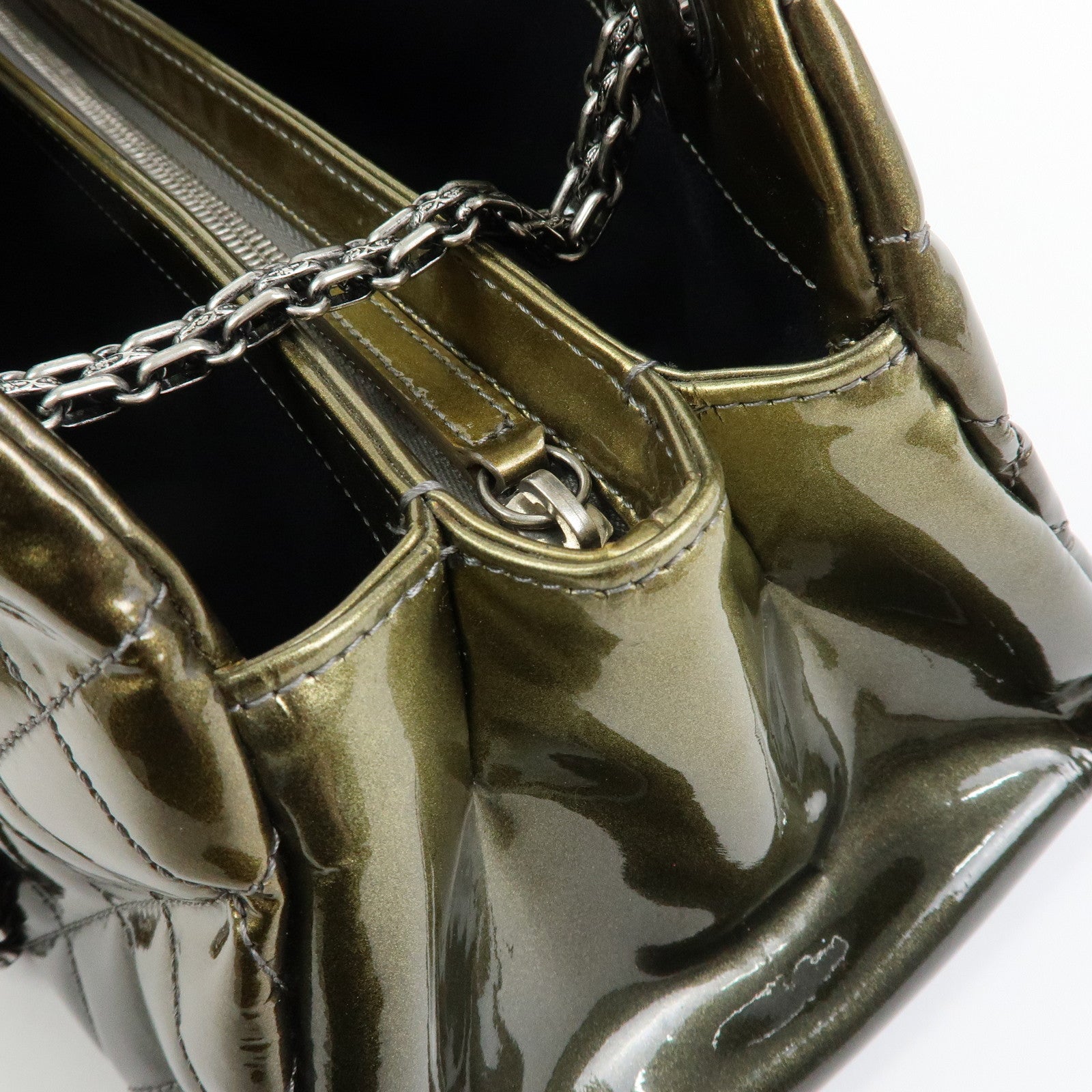 CHANEL Mademoiselle Matelasse Patent Leather Shoulder Bag A50557