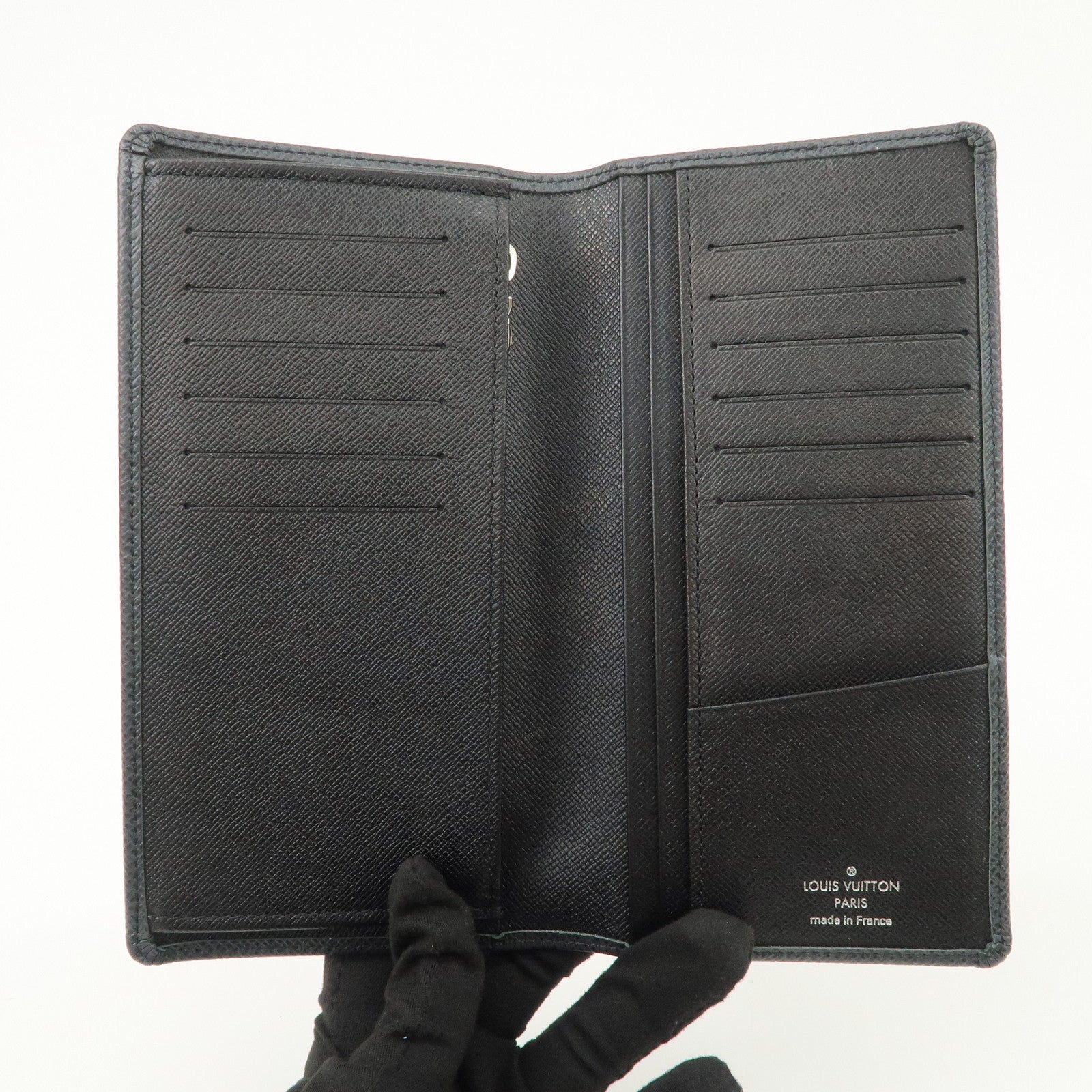 Louis Vuitton Taiga Leather Portefeuille Brazza Wallet Noir M30501