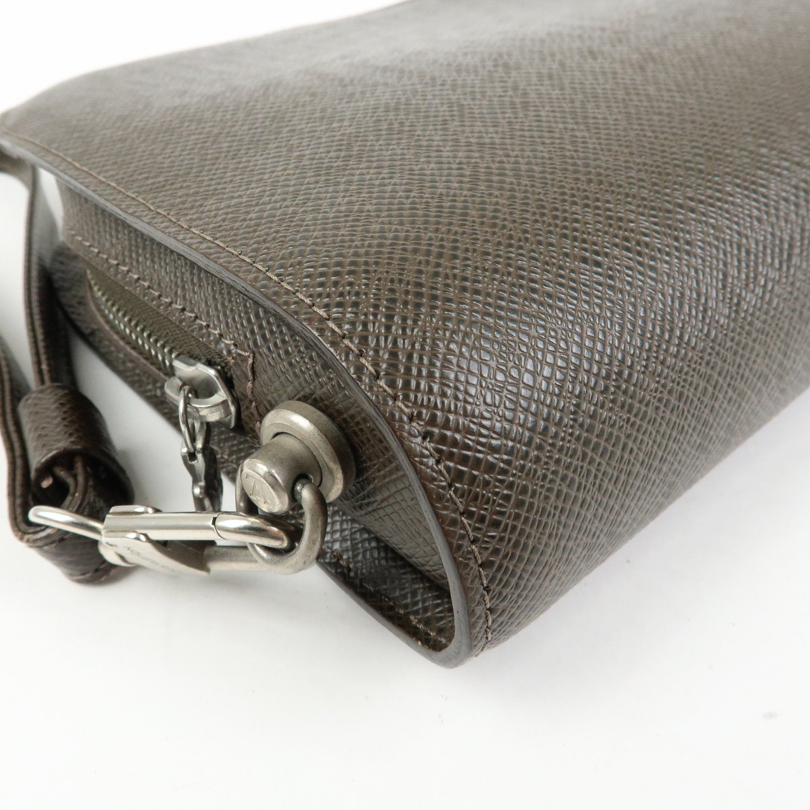 Louis Vuitton Taiga Organizer de Poche Clutch Bag Grizzly M30183