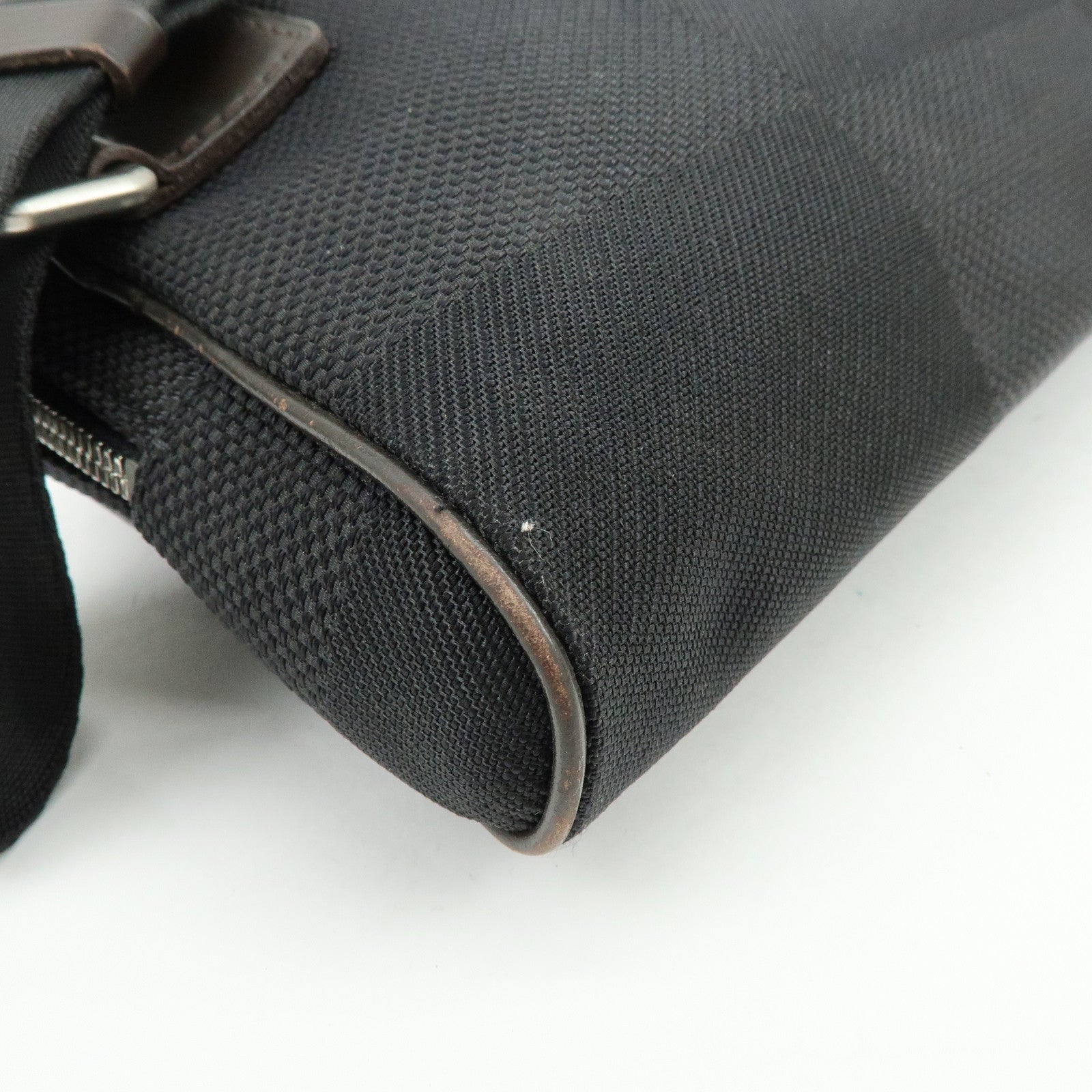 Louis Vuitton Damier Geant Acrobat Waist Bag Noir Black M93620