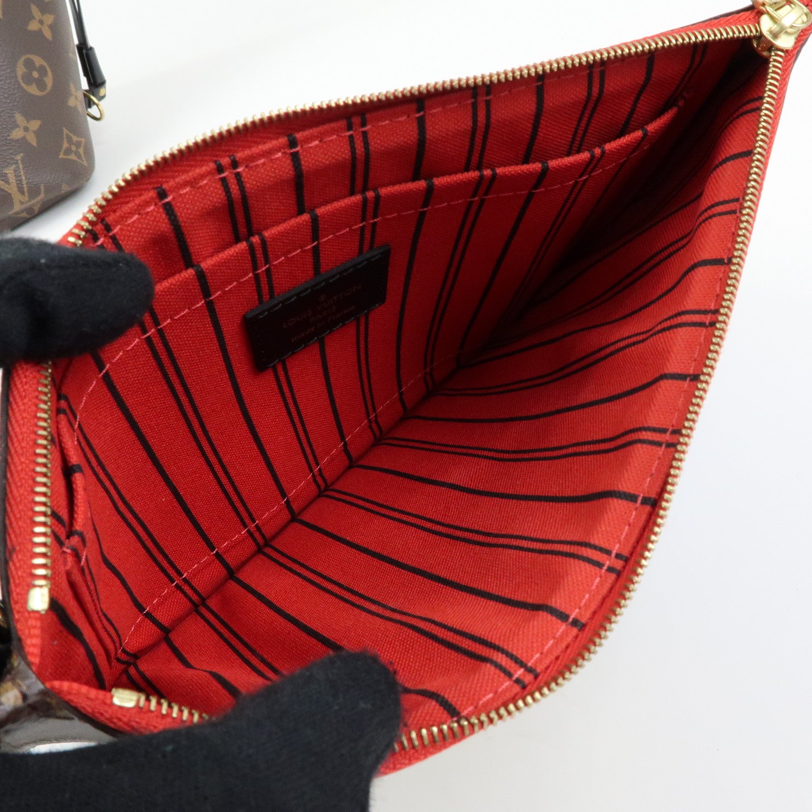 Louis Vuitton Monogram LV World Tour Neverfull MM Tote Bag M42844
